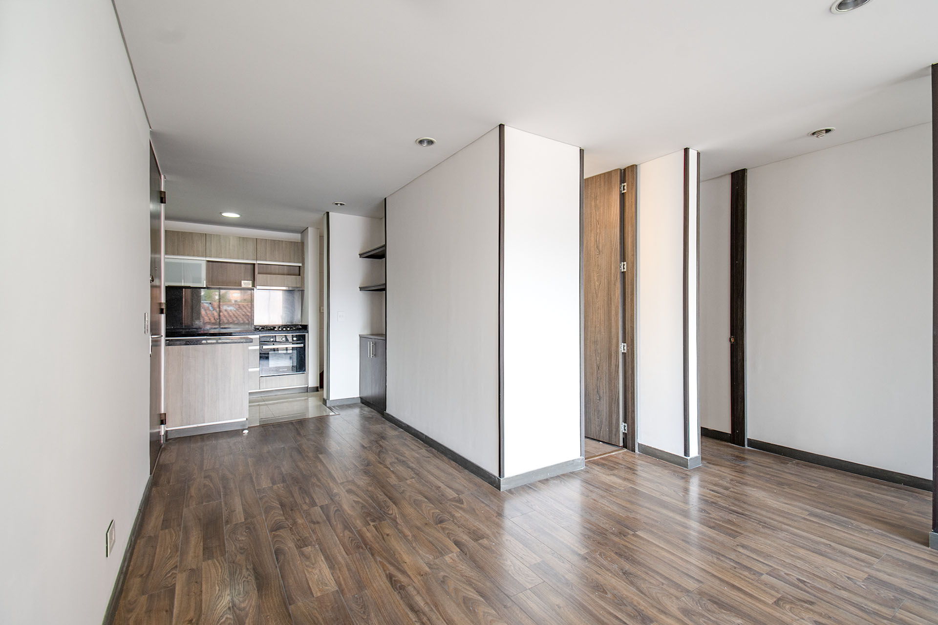 Apartamento con balcón para arriendo en Pasadena