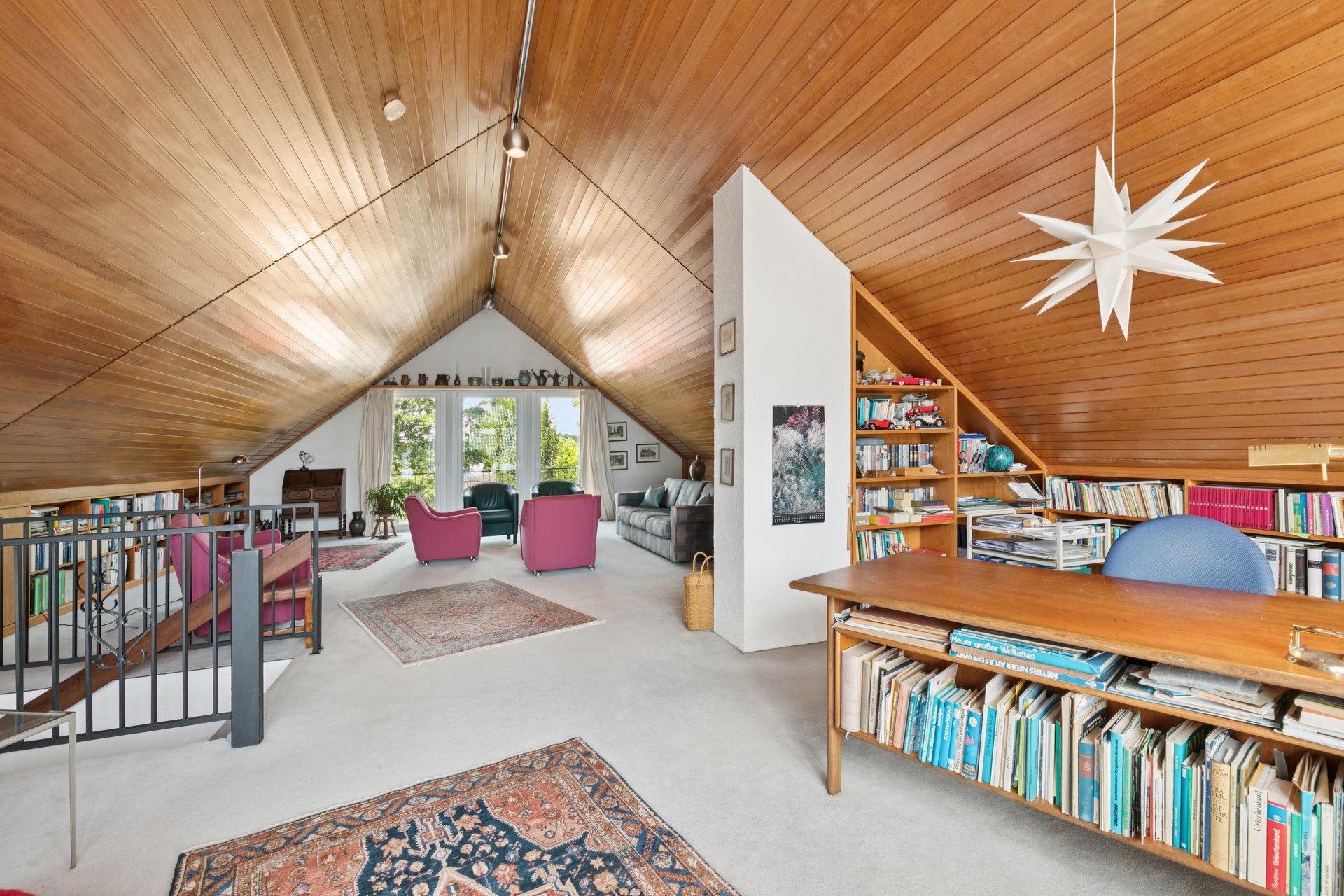 Detached single-family home with plenty of space and design potential