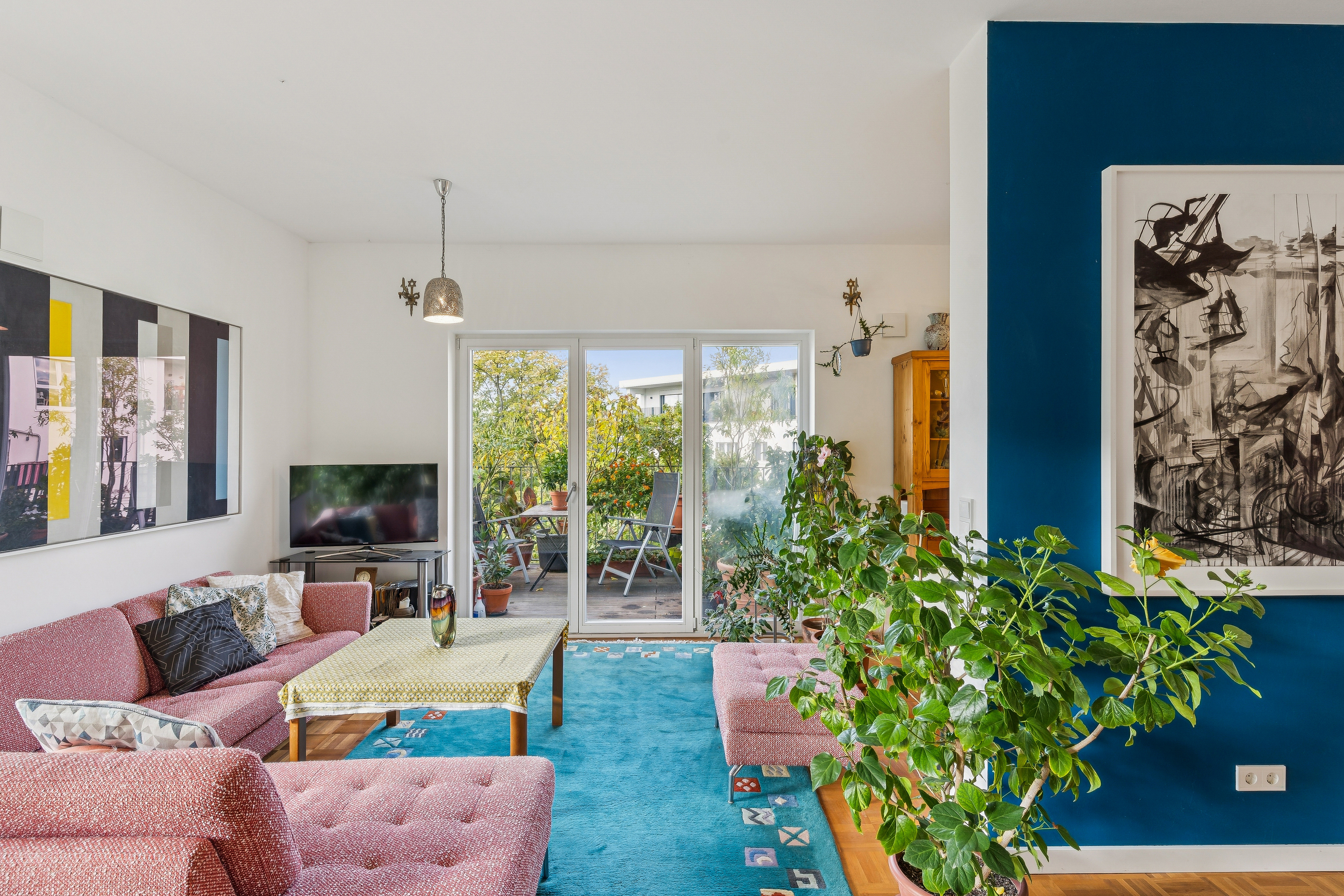 Sonnige Neubauwohnung mit großer Westterrasse und Südbalkon nahe Schloßstraße