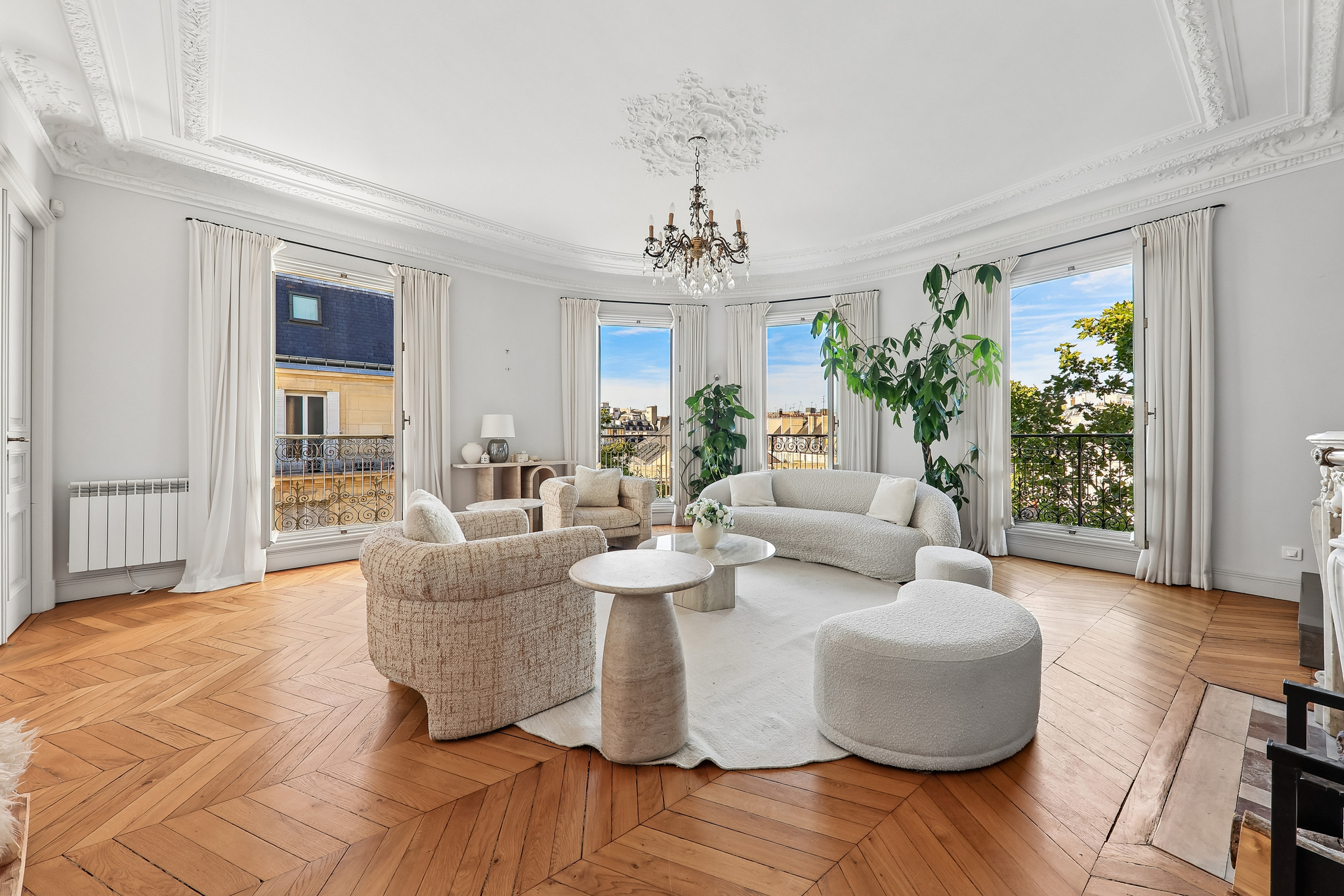 Appartement de Réception d’Exception avec Balcon Filant
