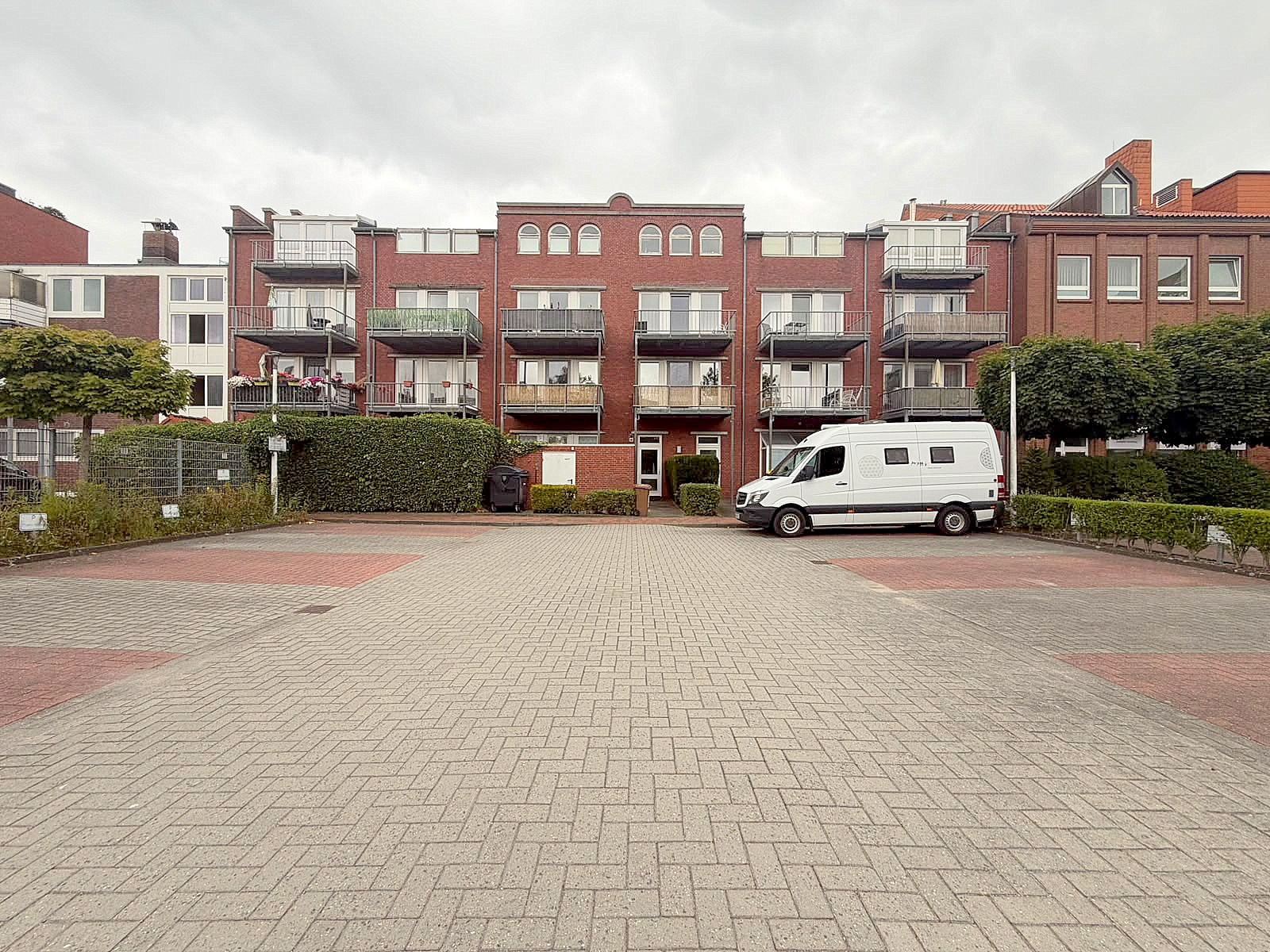 Attraktive Kapitalanlage: Vermietete 2-Zimmer-Wohnung mit zwei Balkonen im Herzen von Wilhelmshaven