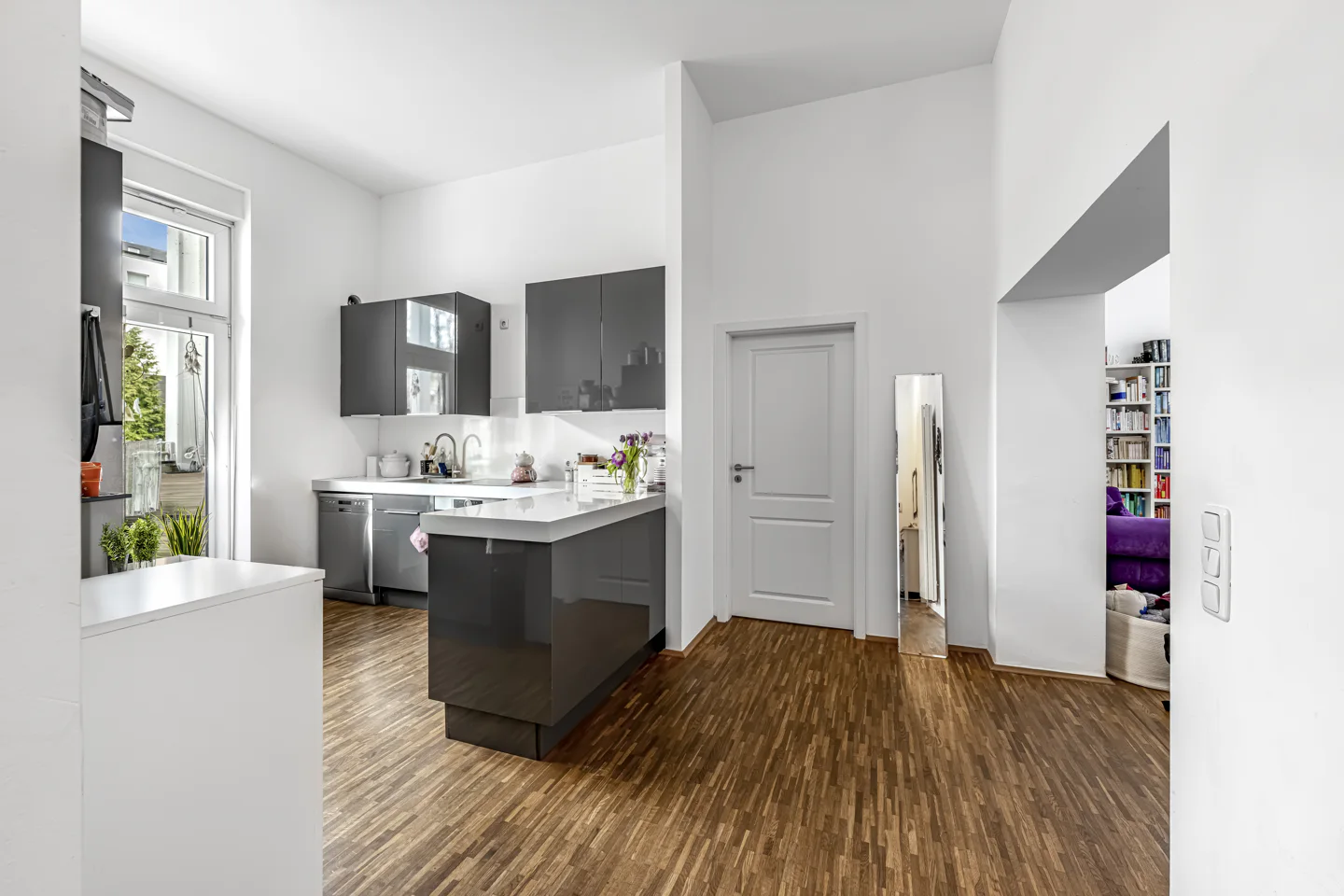 Modernes Wohnen im Wasserviertel – großzügige 3-Zimmer-Wohnung mit Balkon - Photo 2