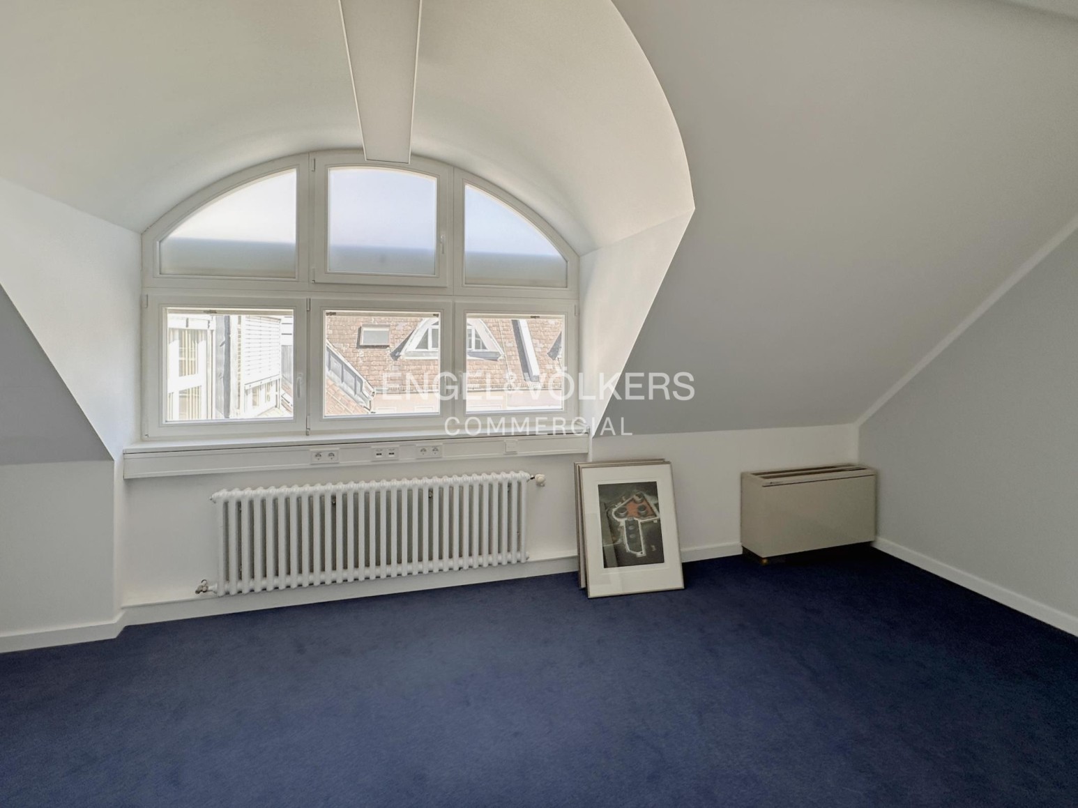Modernes Dachgeschoss im historischen Stuckaltbau