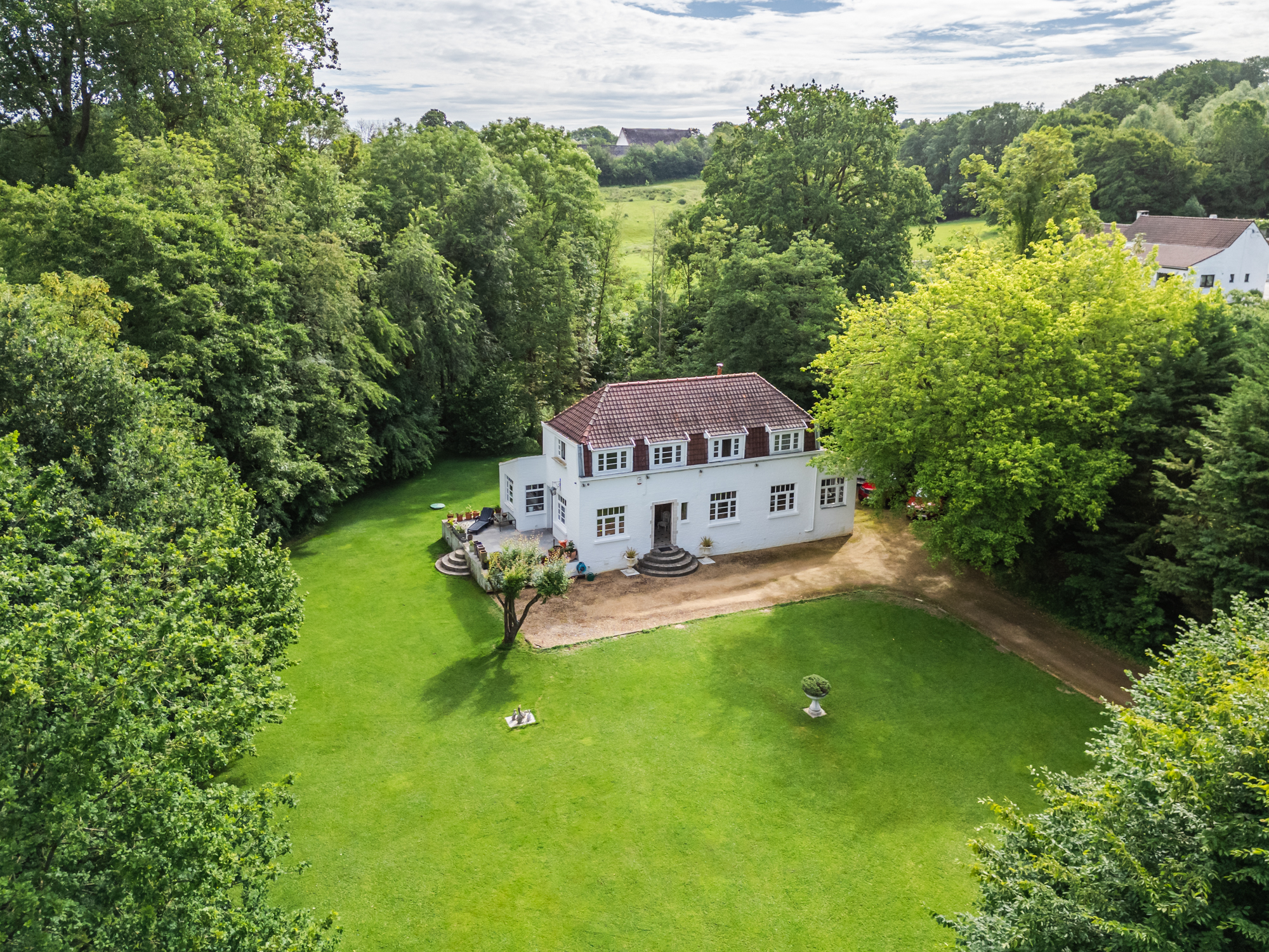 Magnificent character property in a peaceful setting, close to the town center