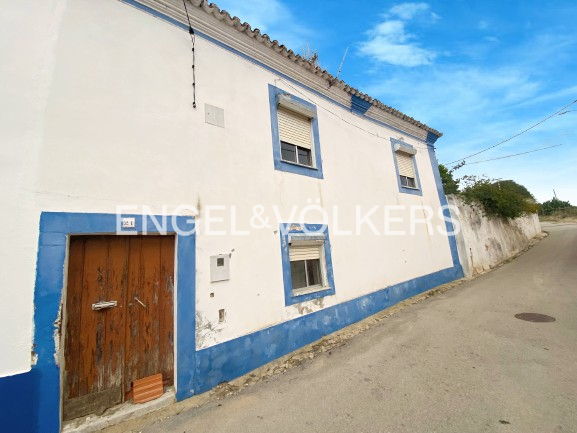 House in the historic center of Melides