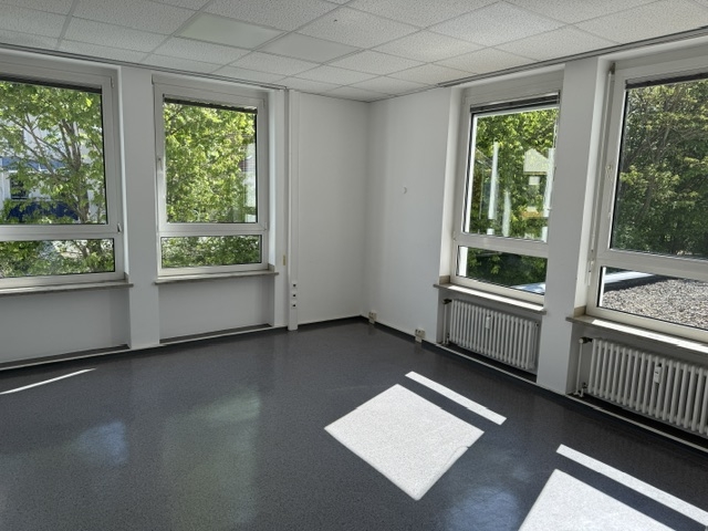 Großzügie Büroeinheit mit guter Anbindung in Regensburg Süd