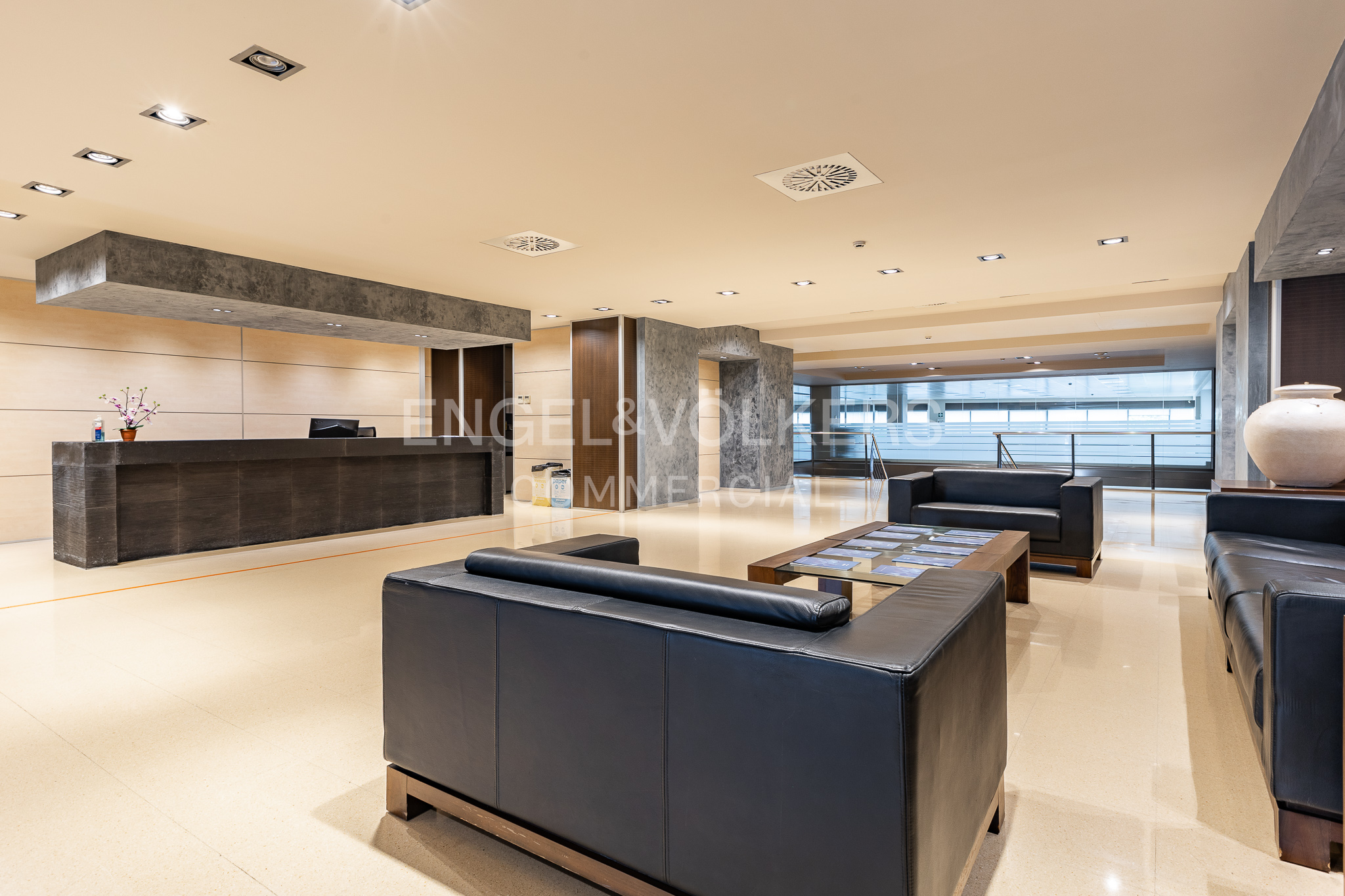 Oficinas en alquiler en nave industrial corporativa