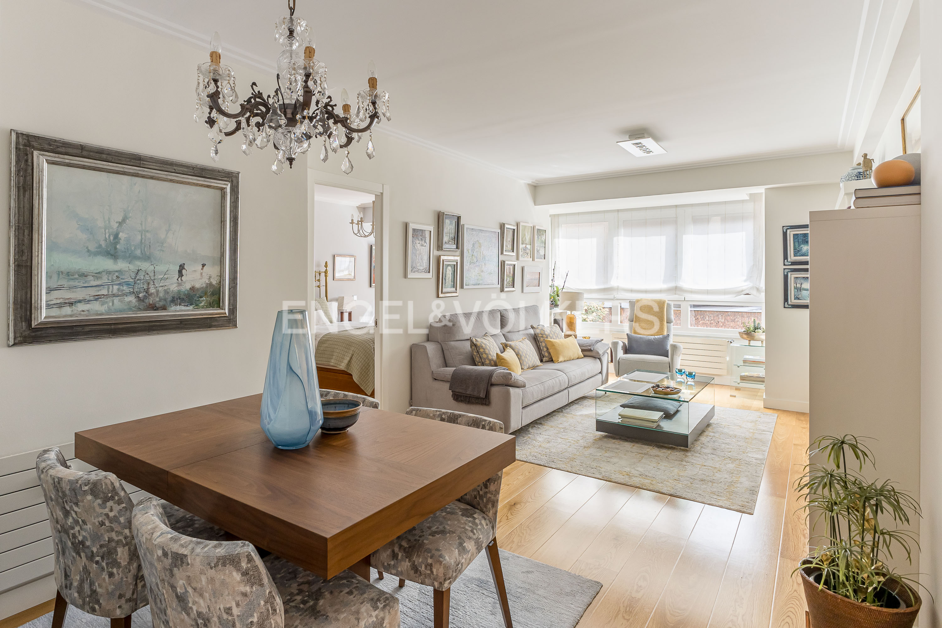 Renovated apartment with terrace and luxury finishes in the Salamanca district.