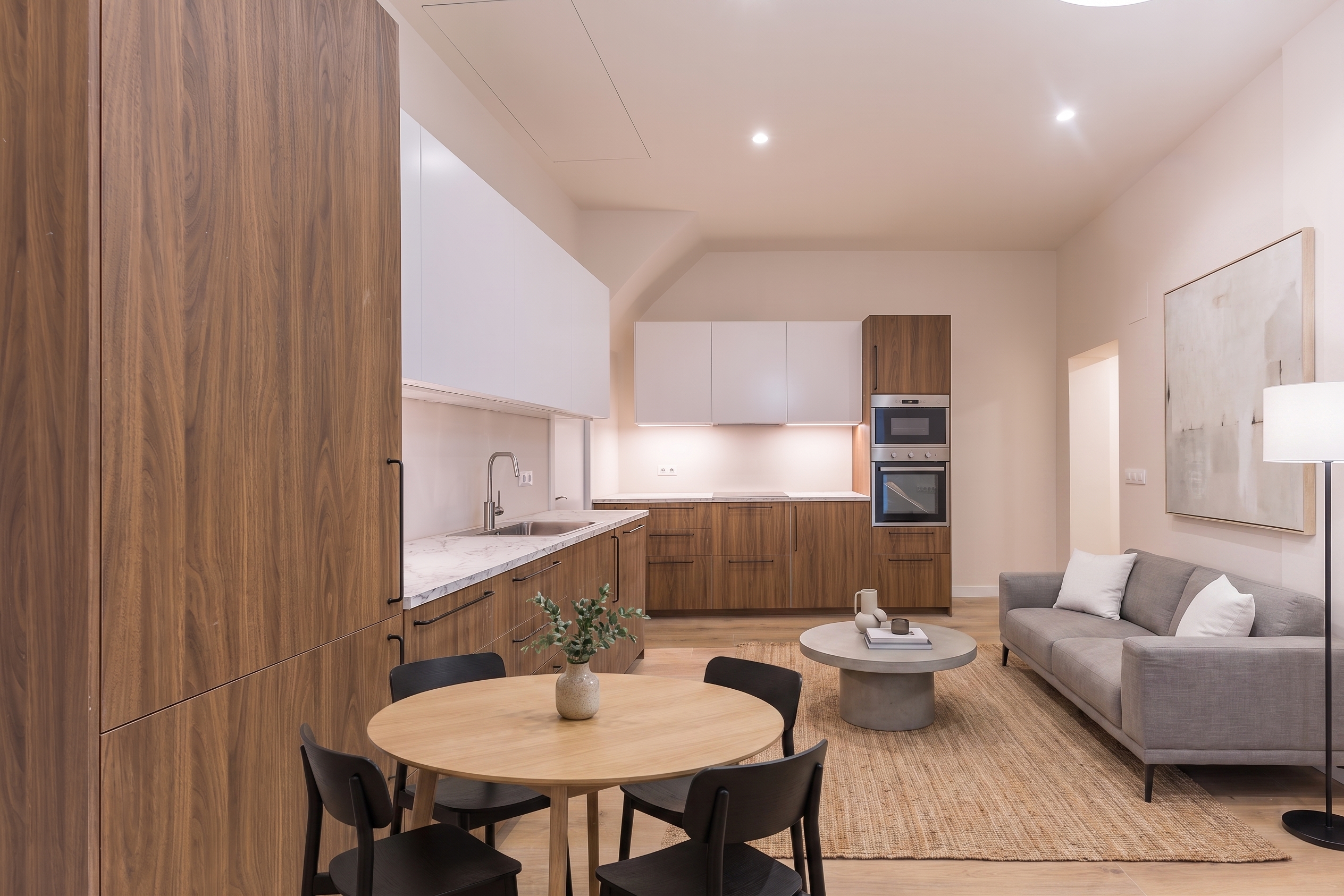 Modern Elegance & Comfort: Your Short-Stay Retreat