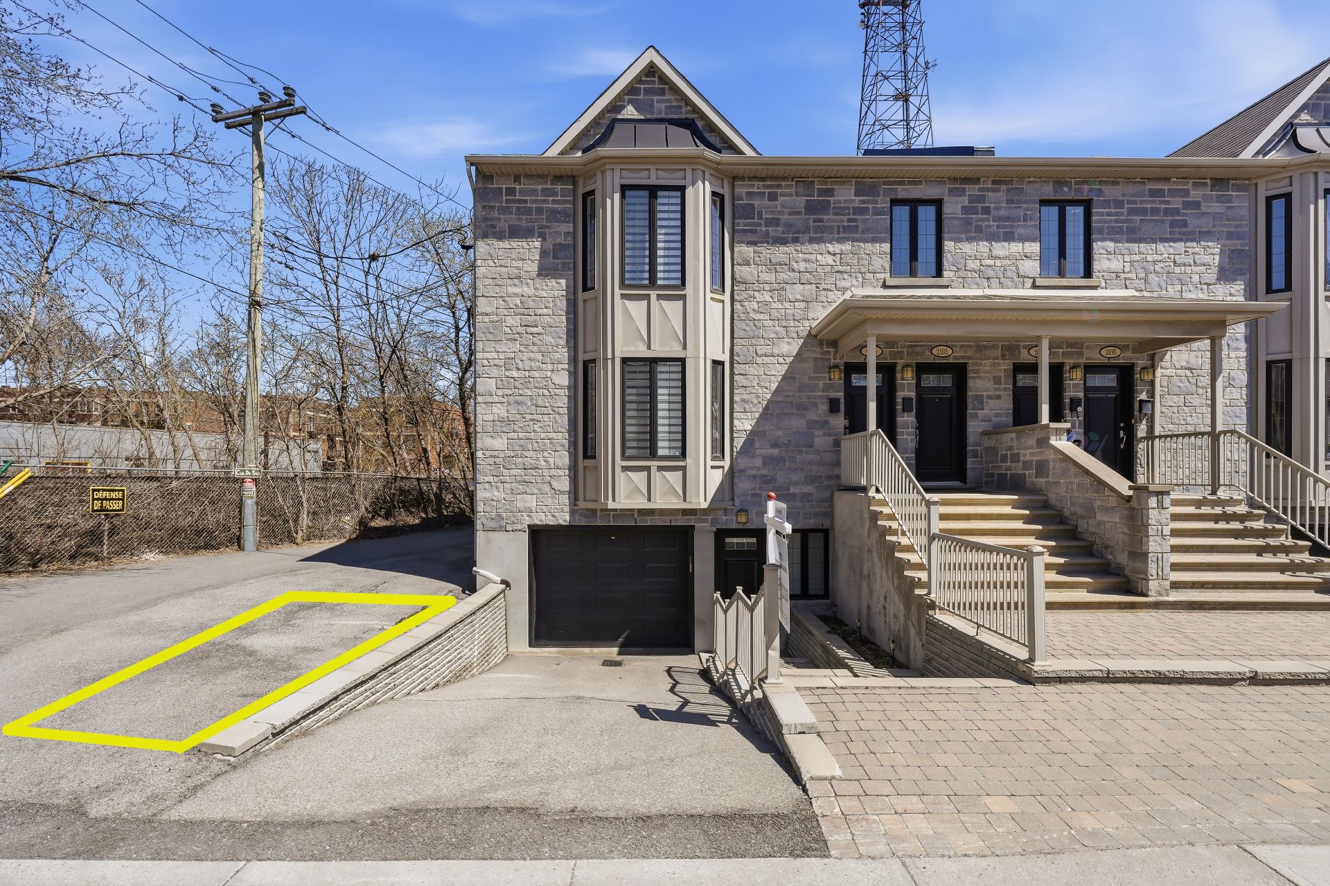 2011-built condo with a private entrance