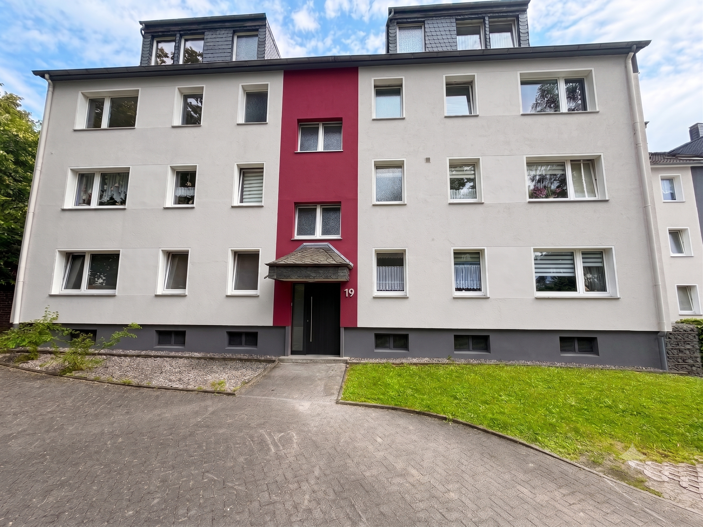 Stilvolle 2-Zimmer-Wohnung mit Balkon und Blick ins Grüne in Solingen