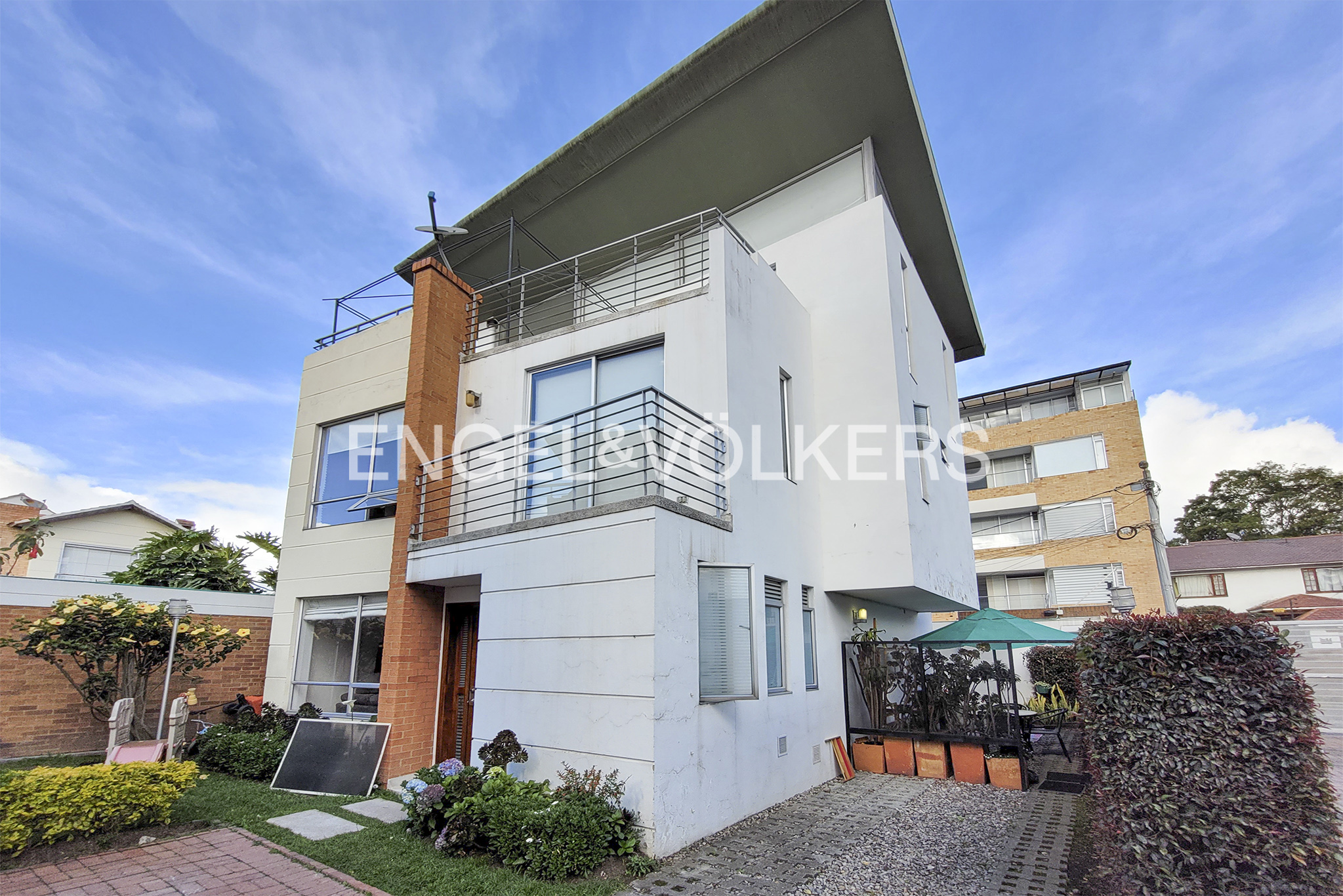 Casa esquinera para arriendo en Chía