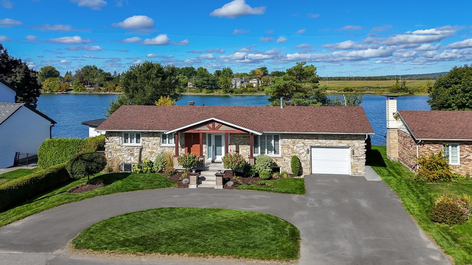 Magnificent property spectacular views and access to water
