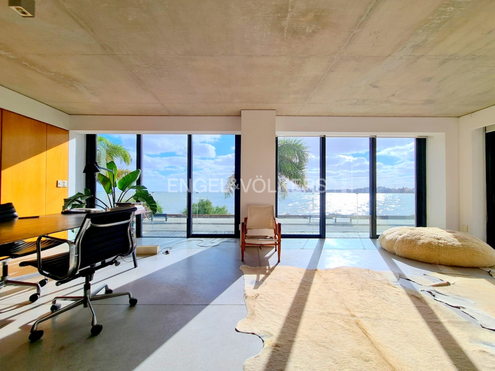 Exclusive minimalist loft with ocean view for sale in Montevideo