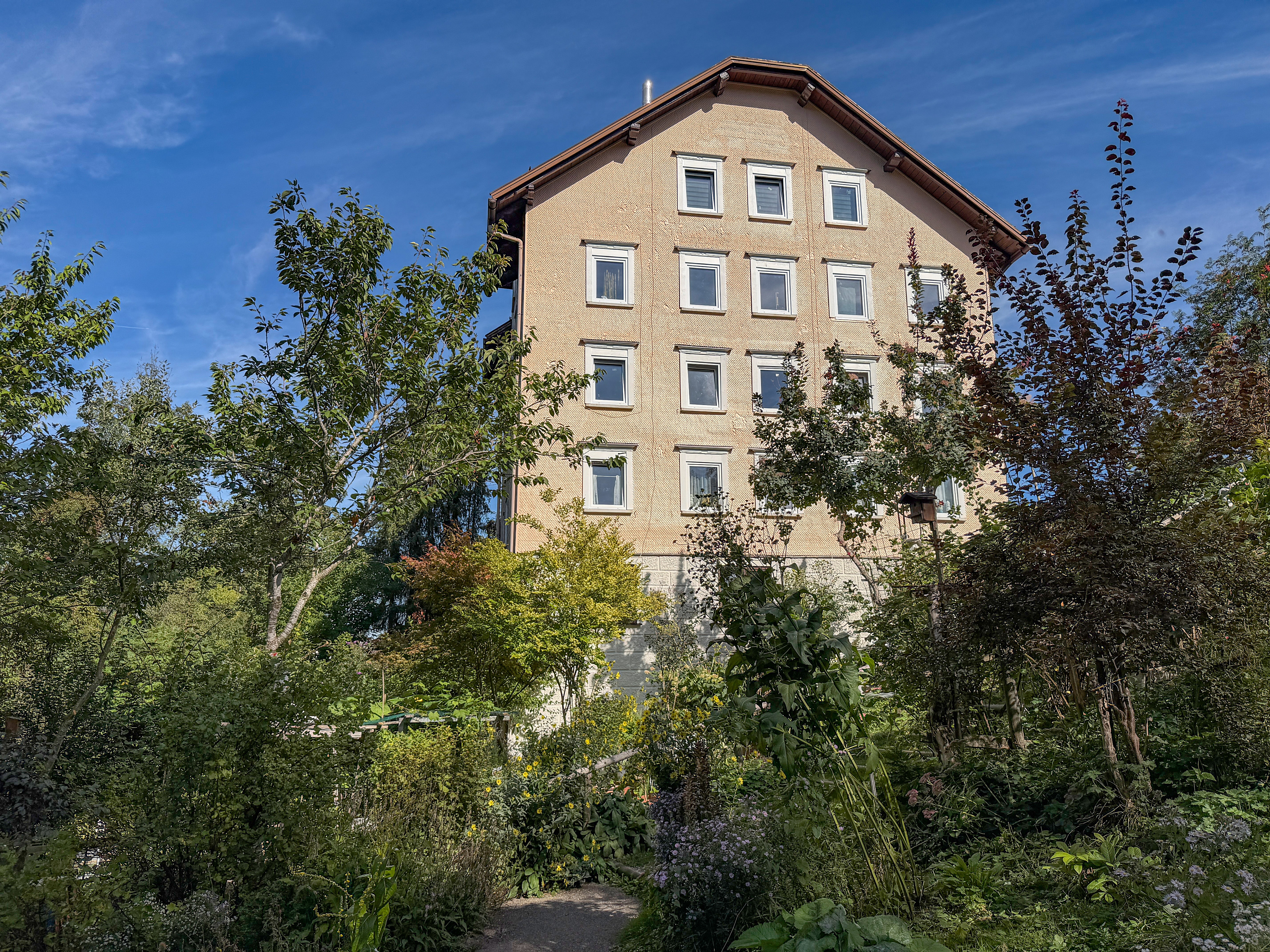 Große Wohnung in zentraler Lage - interessante Kapitalanlage