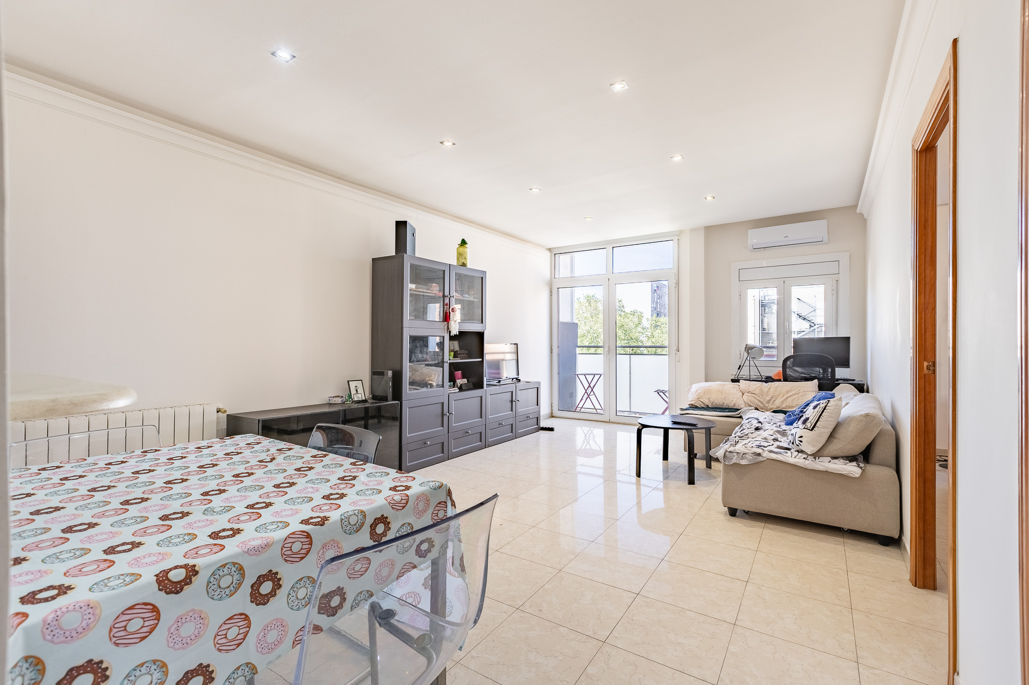 Piso alto y luminoso