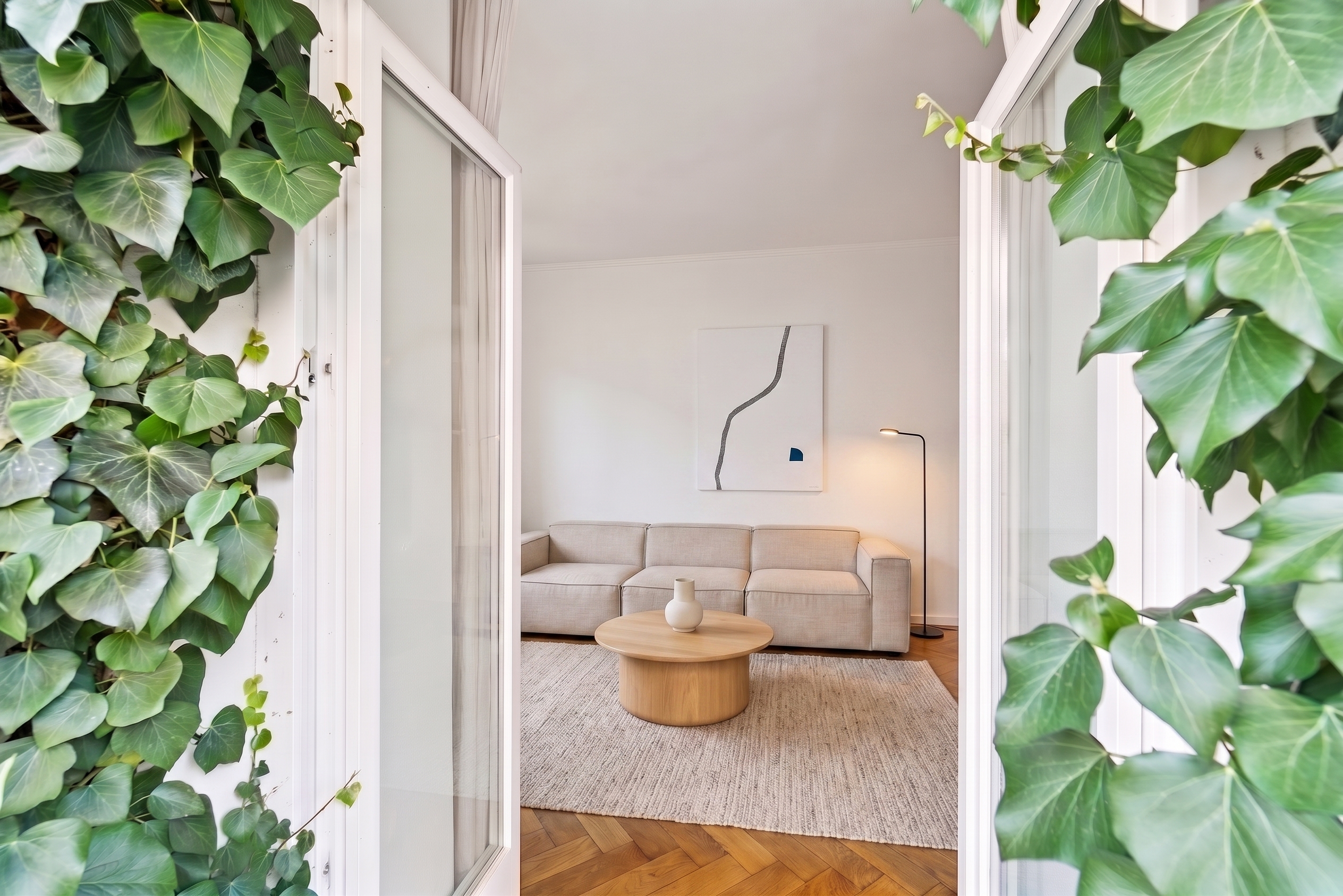Bright, quiet 2-room period apartment with balcony in Maxvorstadt