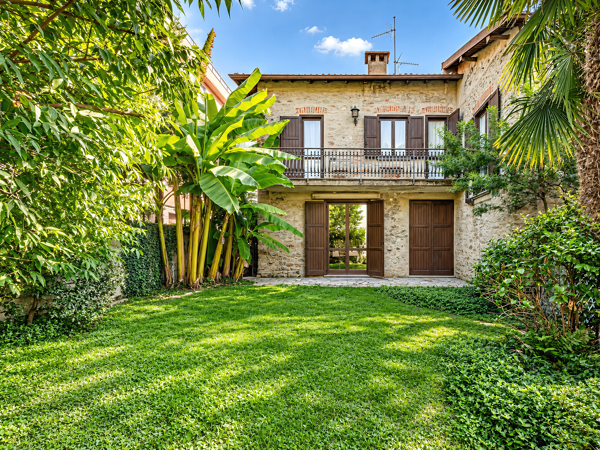 Casa di borgo indipendente con giardino
