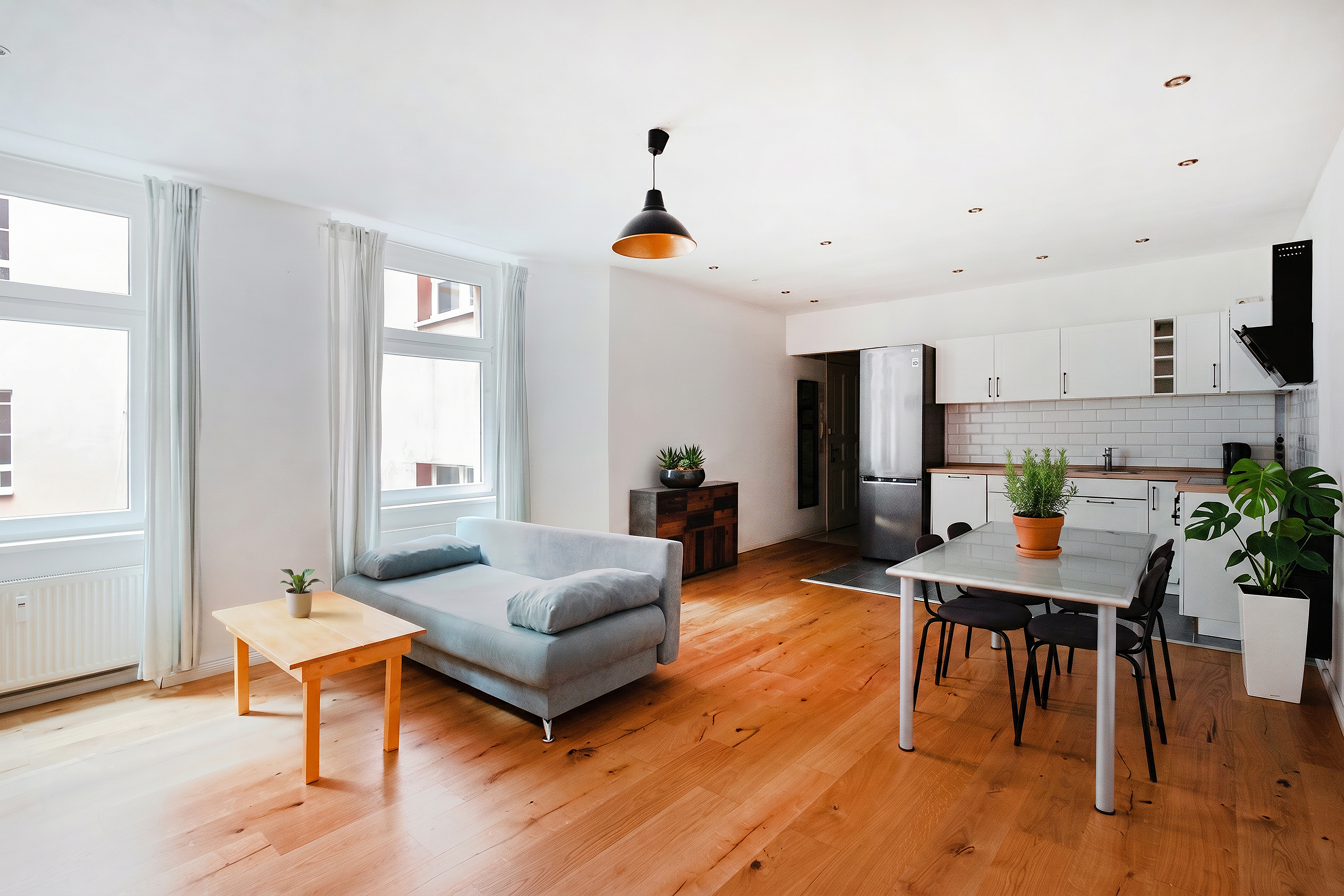 Quiet City Living: Compact 3-Room Sanctuary near Gesundbrunnen
