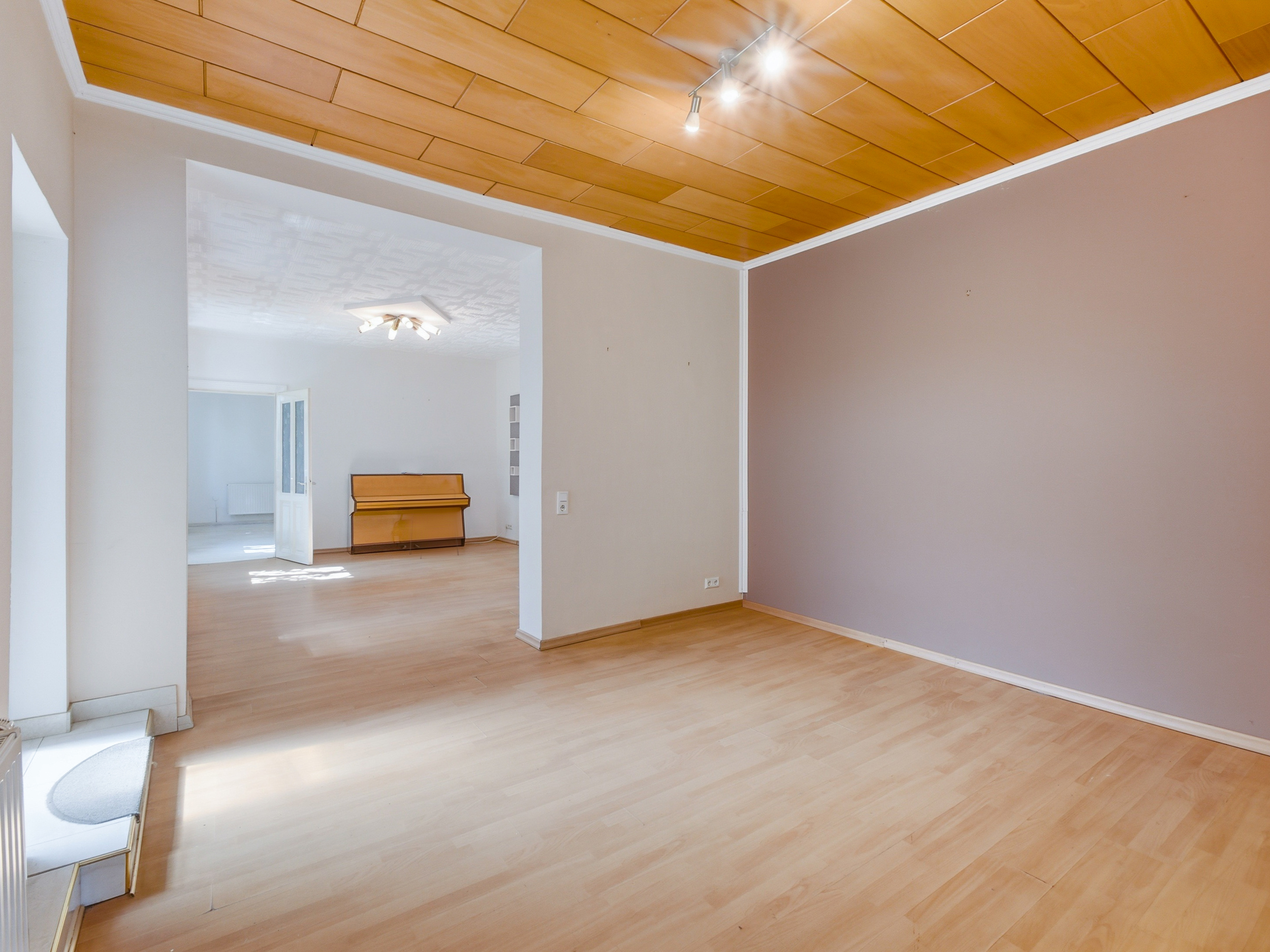 Large family home in Hainburg an der Donau with approx. 275 m² of living space, 5 bedrooms, terrace and garden – near Vienna & Bratislava