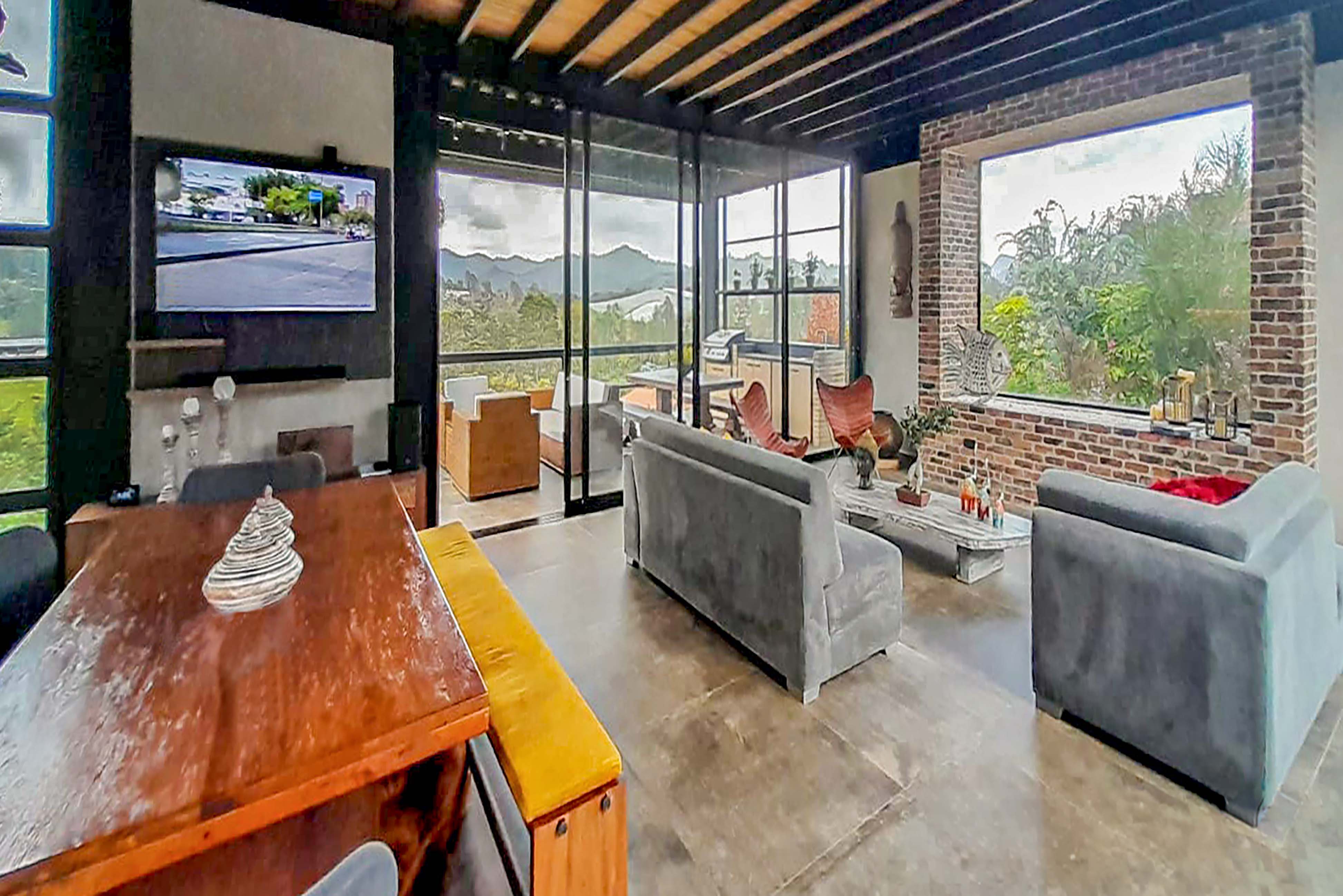 Casa con jacuzzi para venta | Parcelación con caballerizas en El Retiro