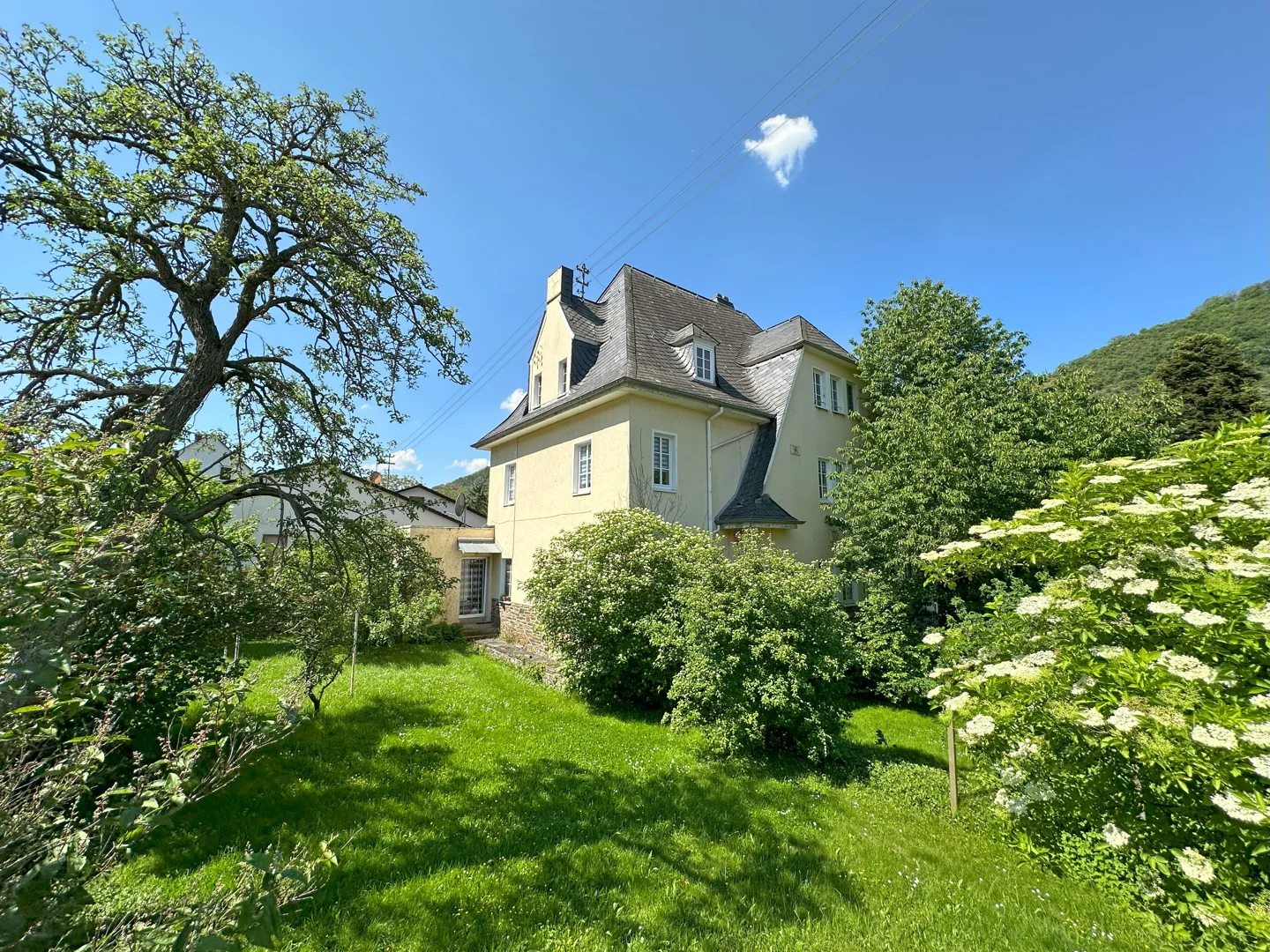 Historische Villa mit Burgblick an der Mosel