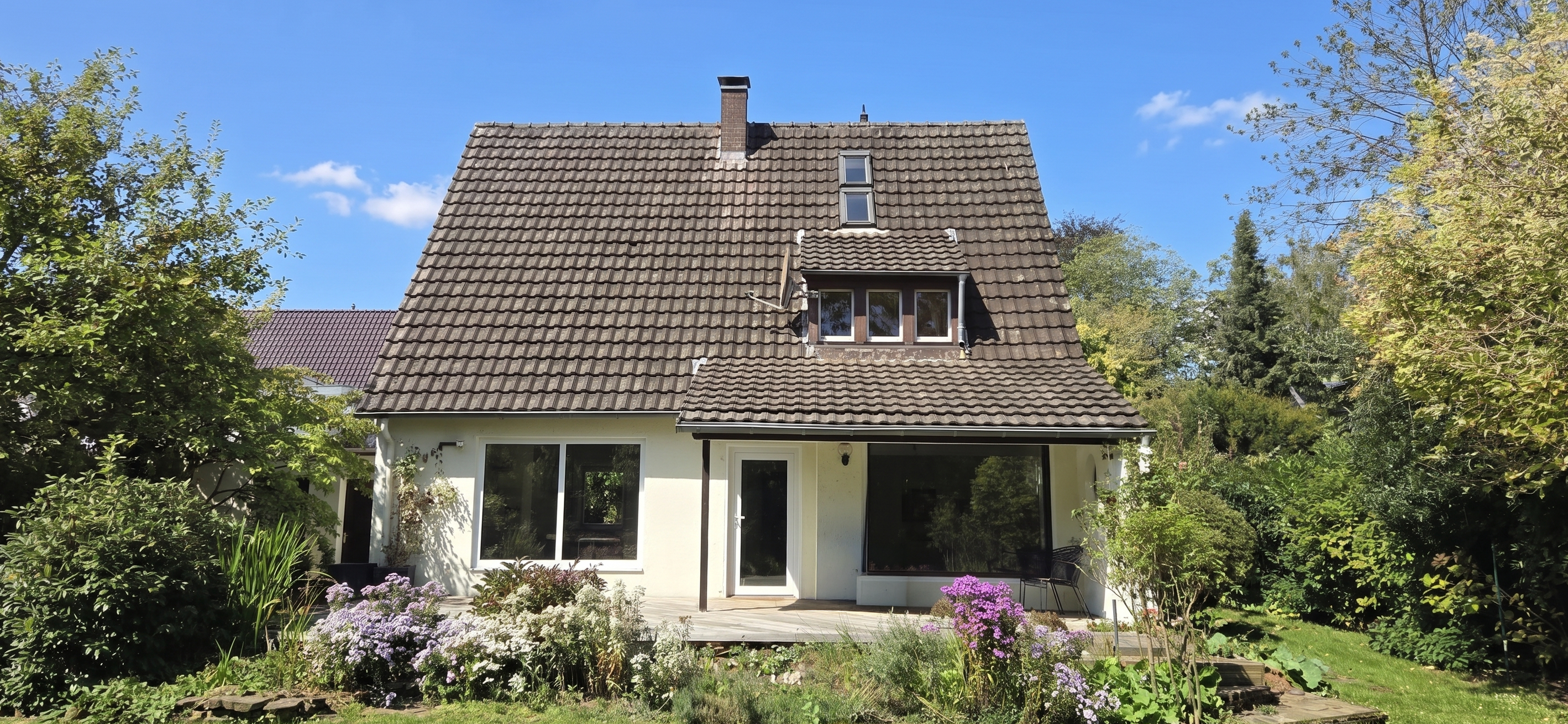 Zentral zwischen Neuss-Meerbusch und Düsseldorf gelegenes Familienhaus mit großem Garten
