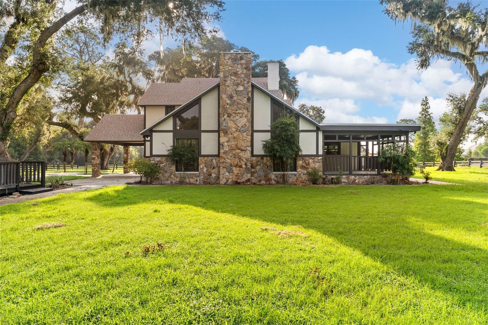 Gated Lakefront Estate Rental on Lake Thonotosassa