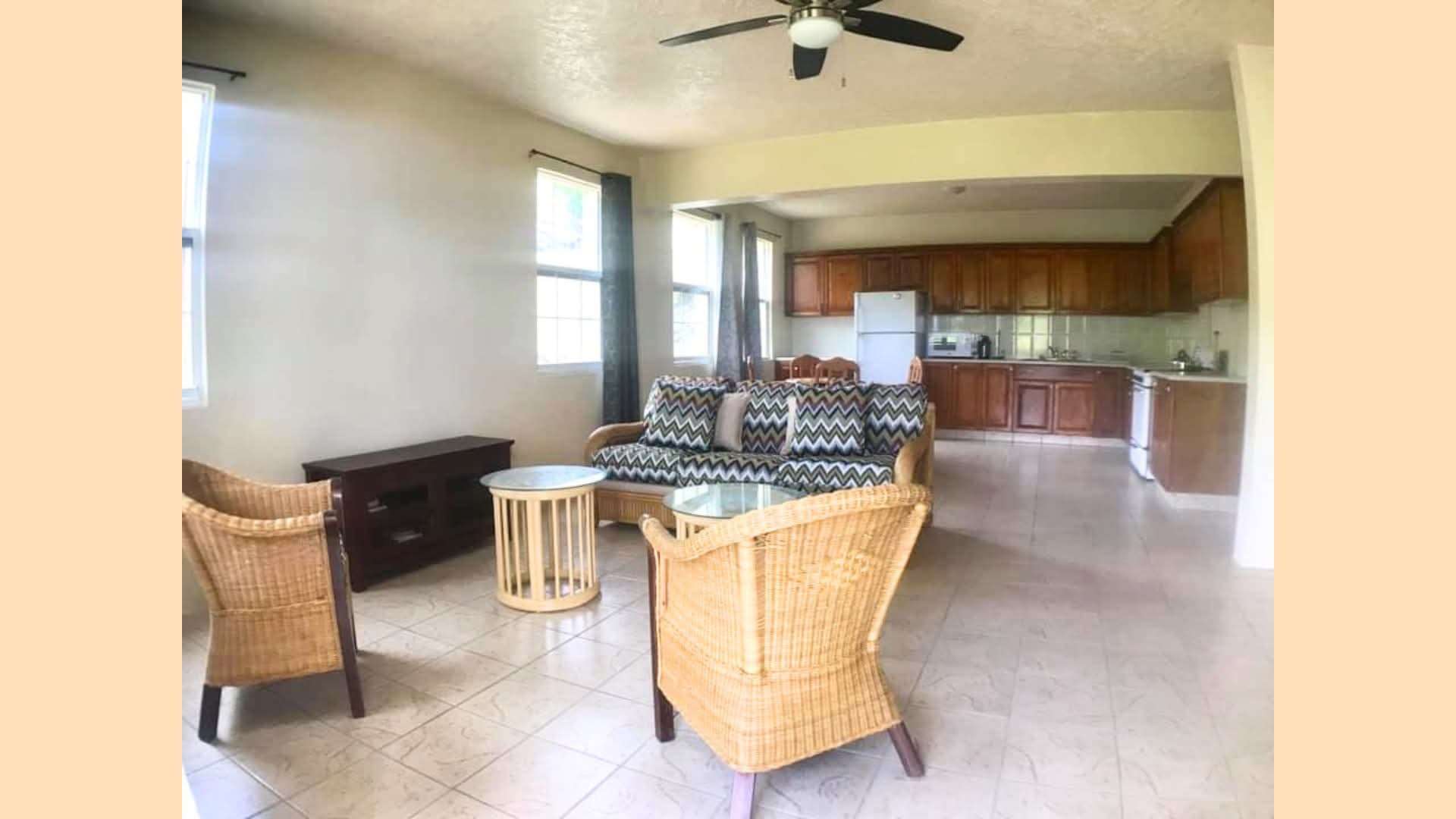 Conveniently located furnished 2 bed apartment