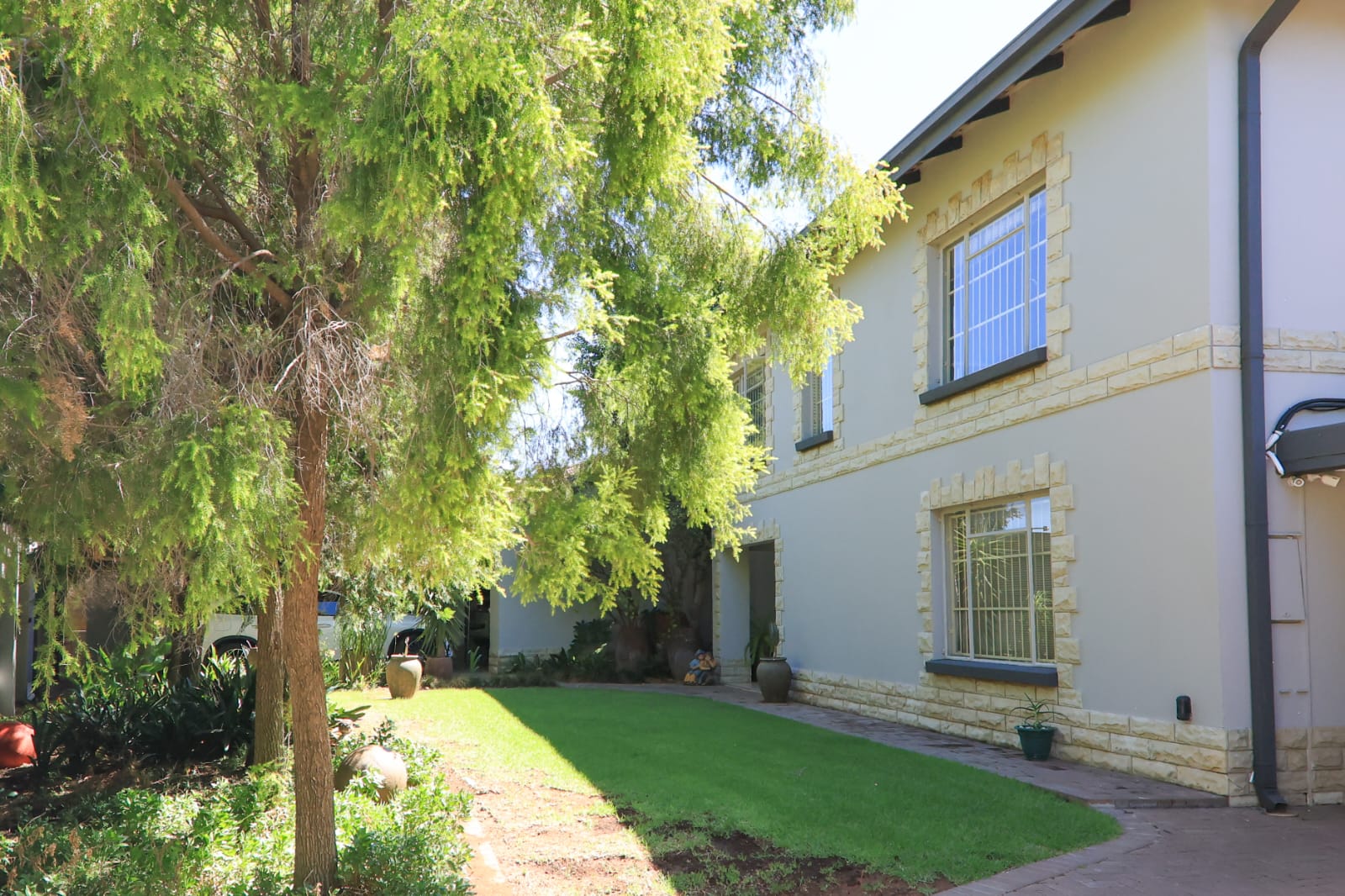 Spacious 7-Bedroom Family Home on a Generous Stand