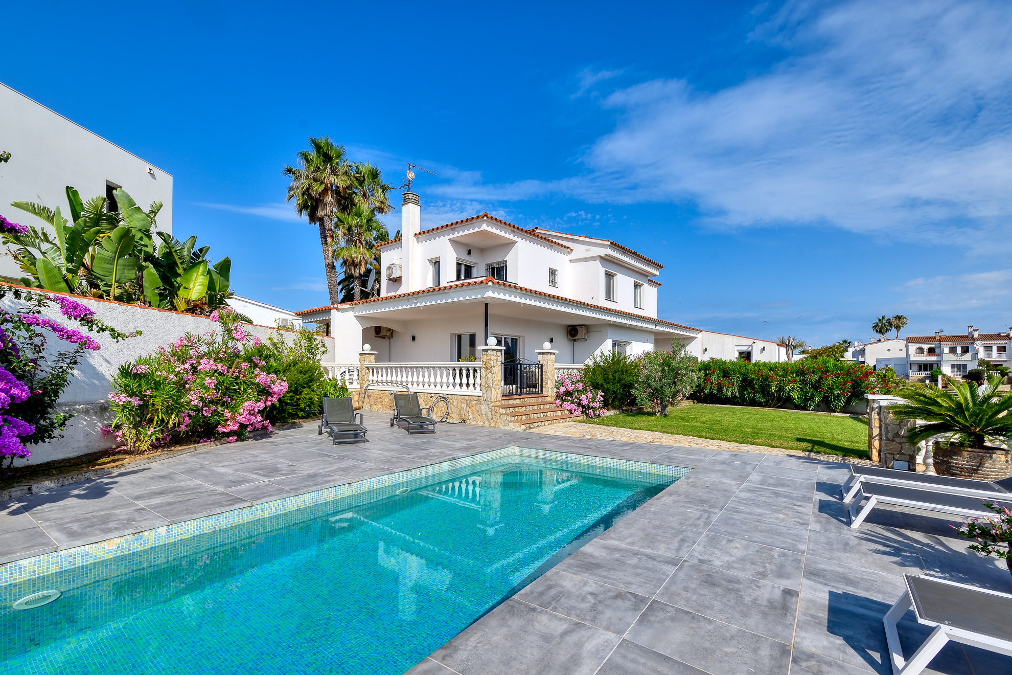 Renovated house with private pool and 40-meter mooring