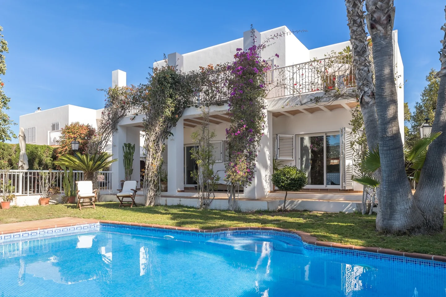 Villa mediterránea con piscina