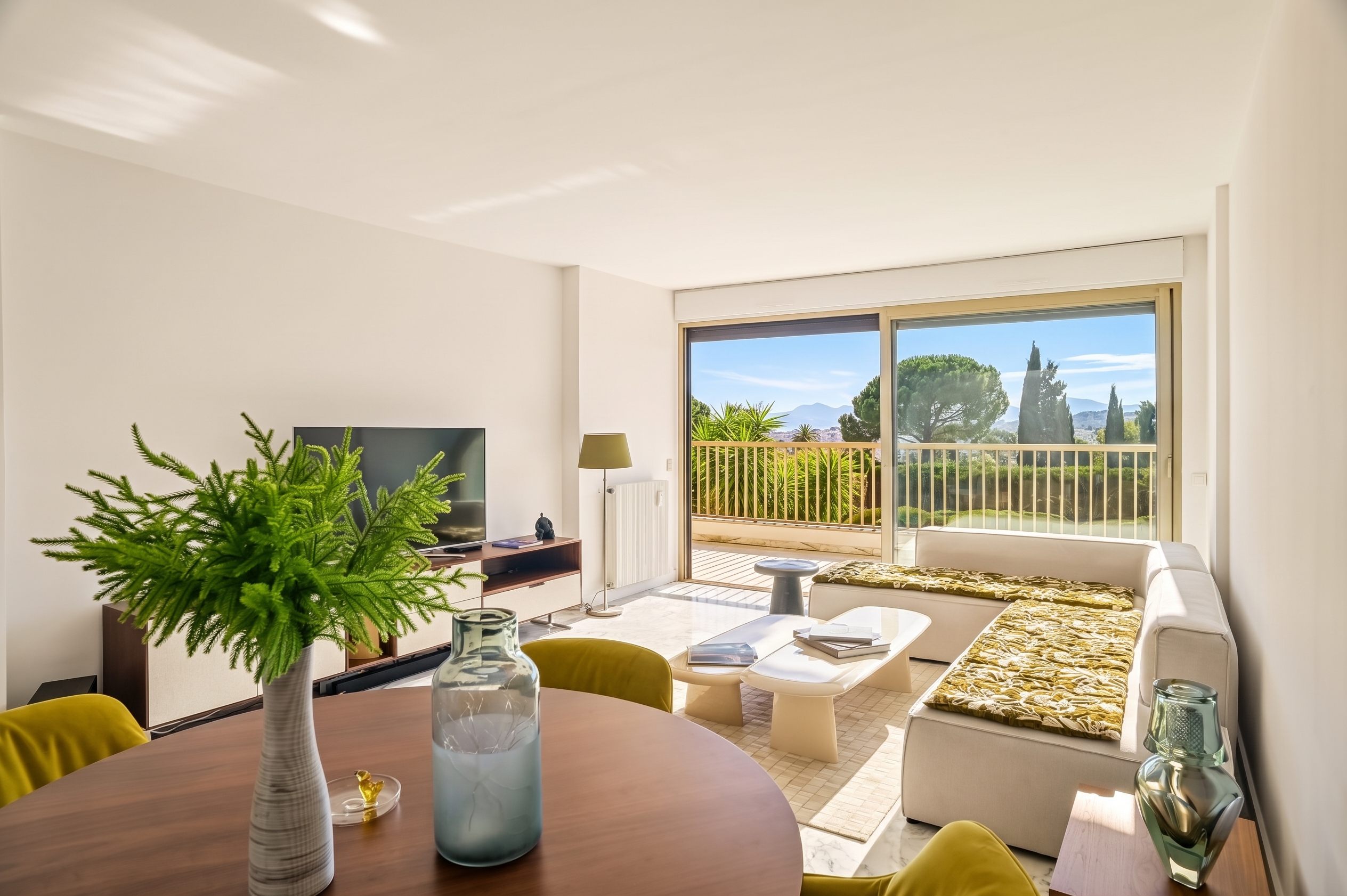 Renovated apartment, green view and glimpse of Esterel [AI-modified]