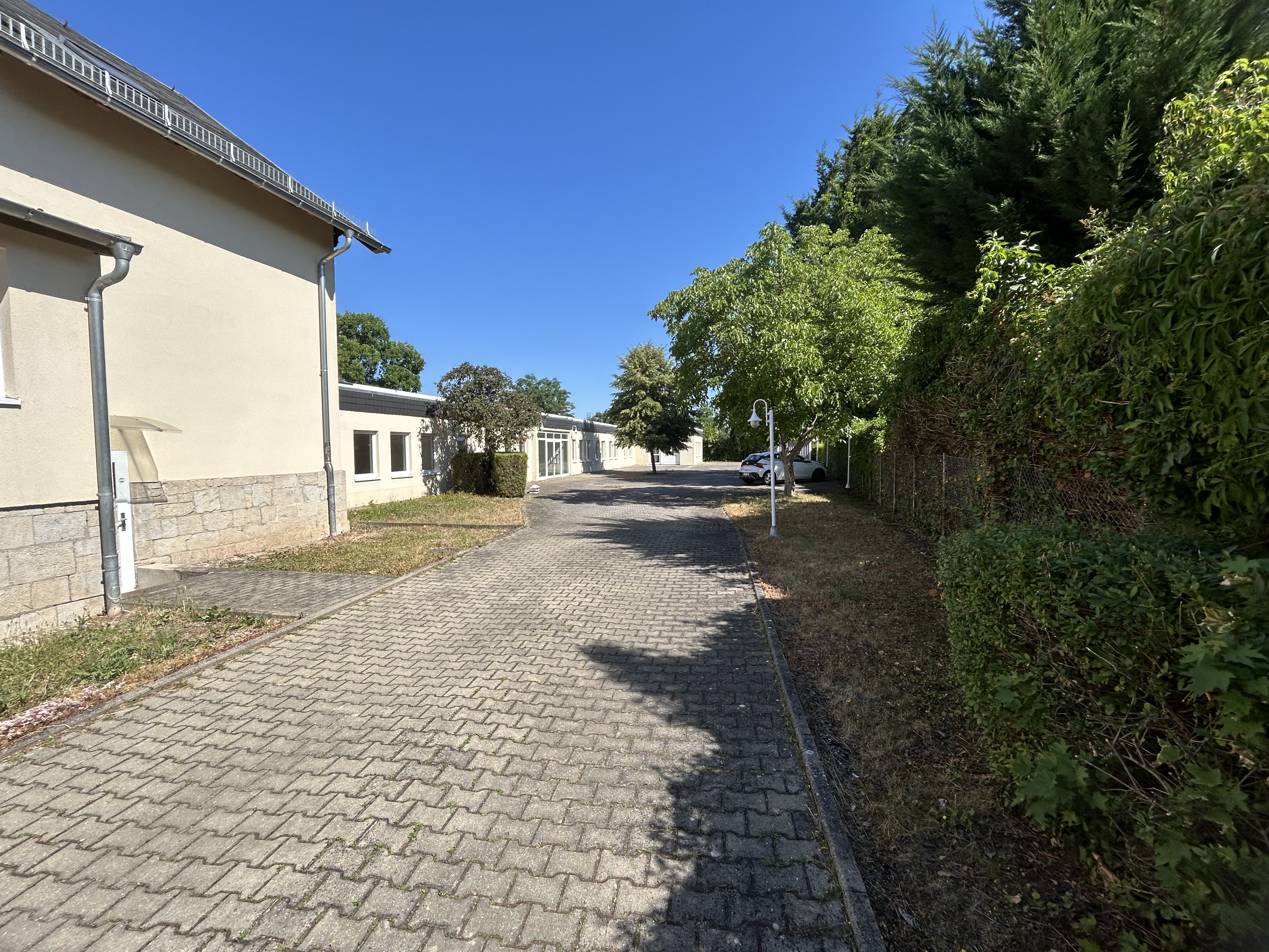 Großzügiges Anwesen mit vielseitigen Nutzungsmöglichkeiten in Naumburg
