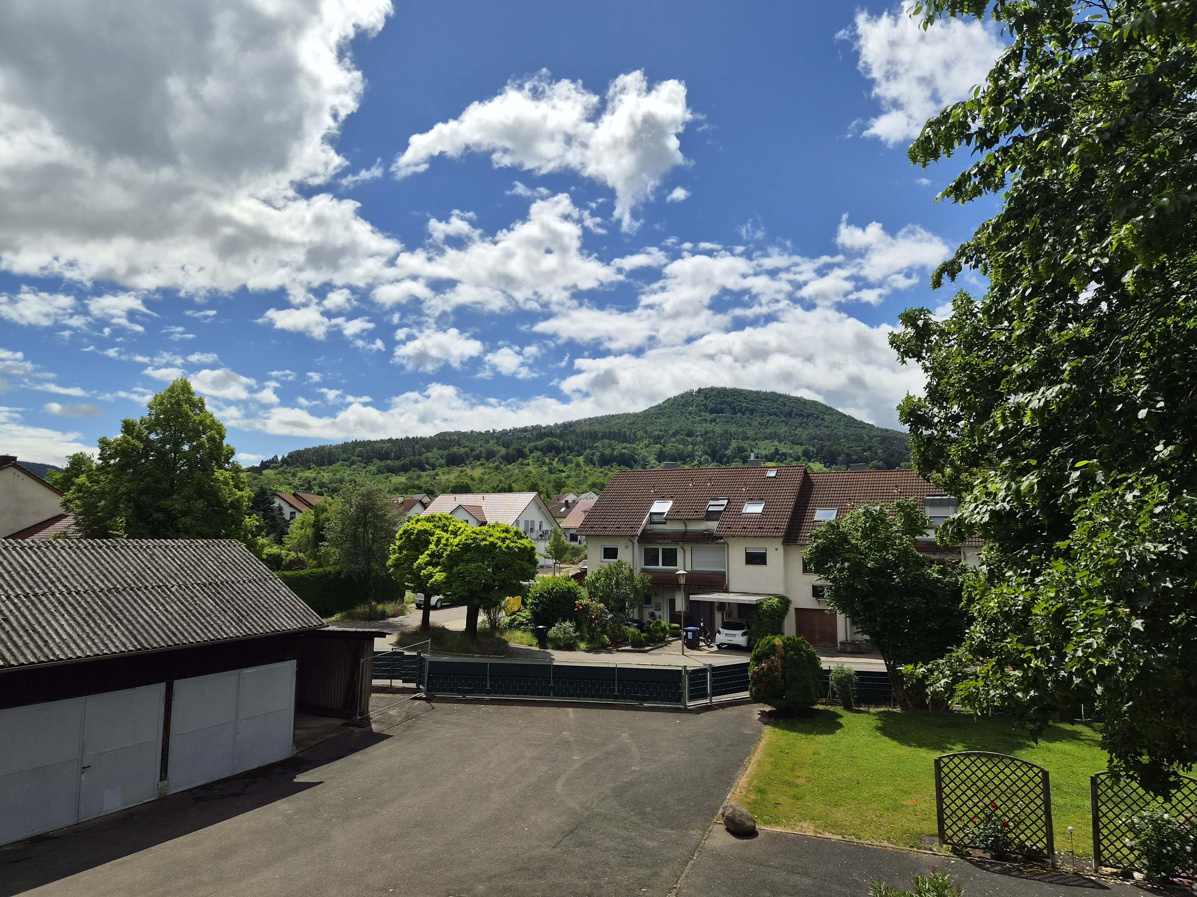 Wohn- und Gewerbeensemble mit Betreiberwohnung, Garagenhof und außergewöhnlichem Entwicklungspotenzial