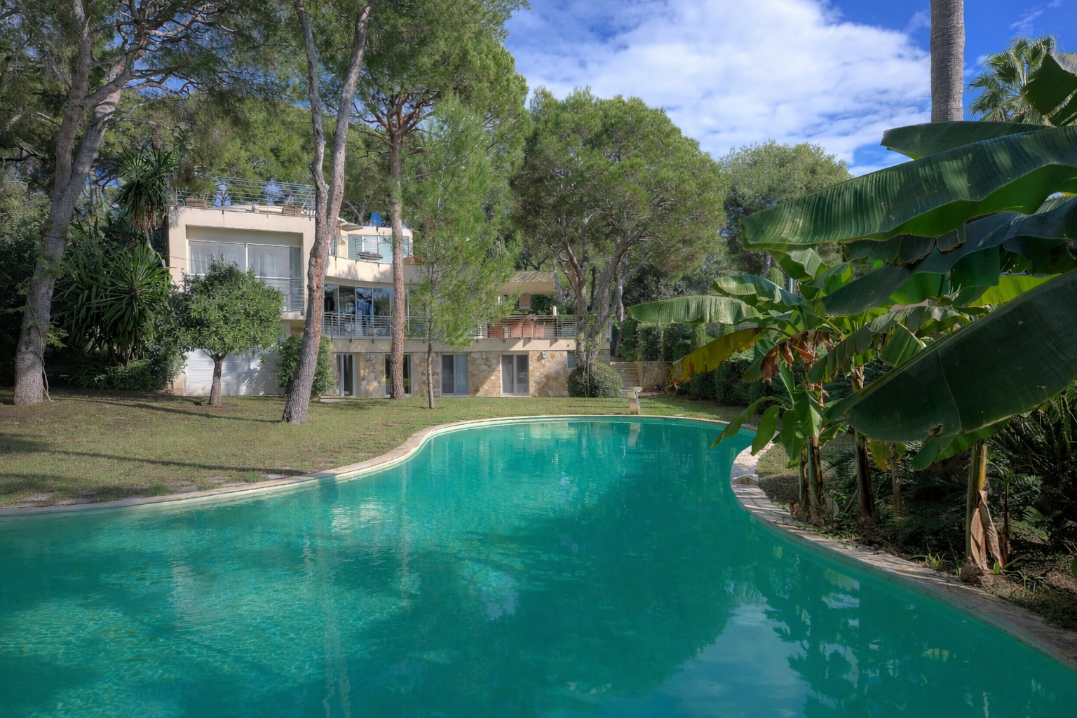Contemporary villa close to Grand Hôtel