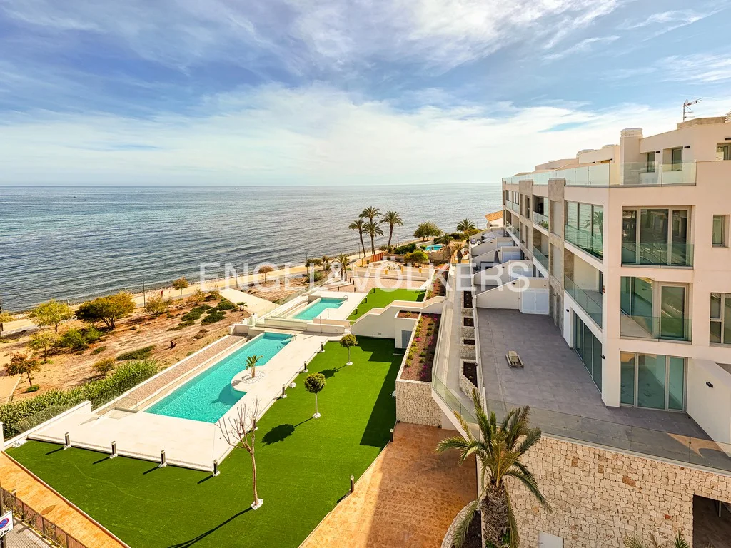 The most exclusive new construction penthouse on the 1st line of the sea in Villajoyosa