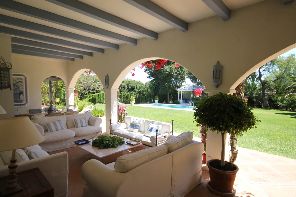 Large 7-bedroom villa in Calahonda