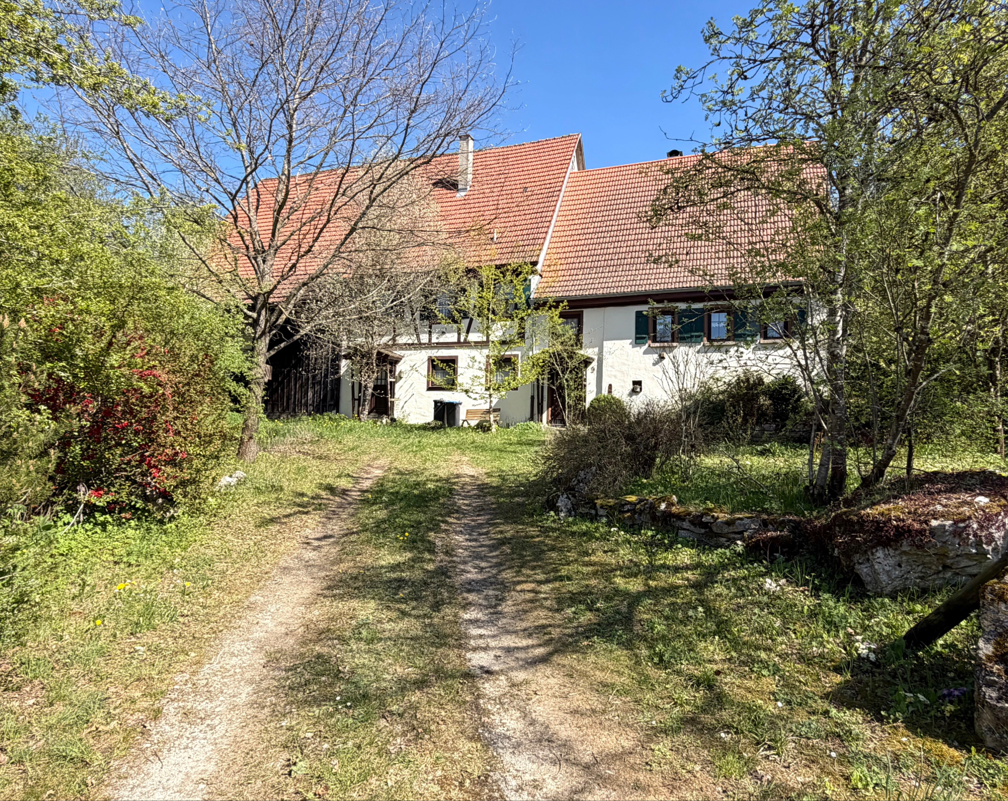 Einzigartiges  Bauernhaus mit Ausbaupotenzial und Scheune in St.Johann-Upfingen