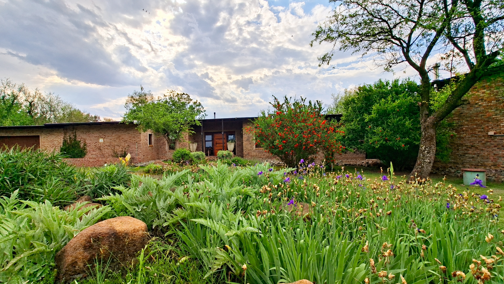 Exclusive Vaal River Home with Garden Cottage