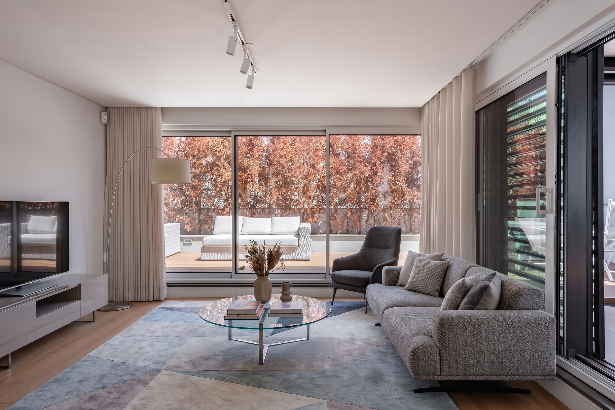 T4+1 Triplex Penthouse with Heated Pool in Avenidas Novas [KI-modifiziert]