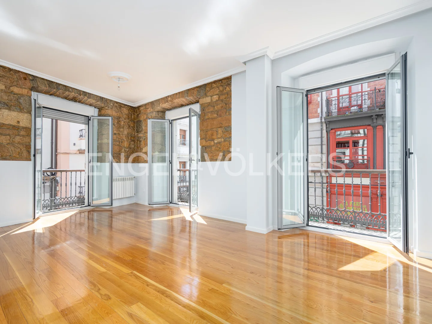 Beautiful, bright and spacious flat in the city centre