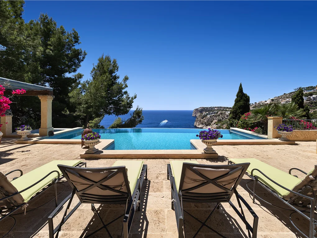 Mediterrane Villa mit Meerblick & Ferienvermietungslizenz