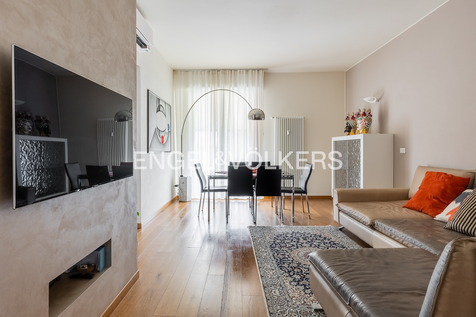 Bright renovated apartment on Via Lombardia