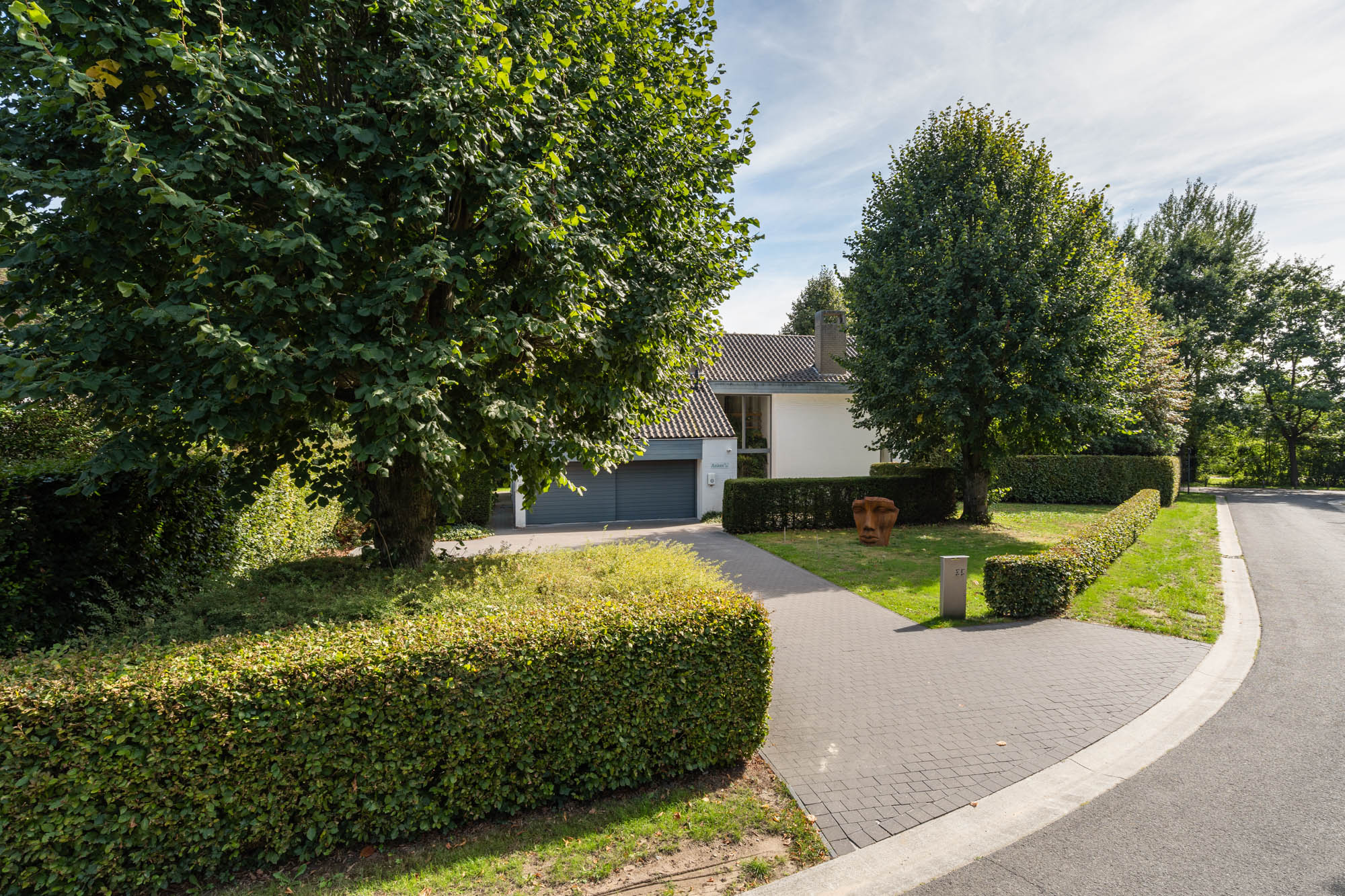 Villa individuelle de caractère à fort potentiel sur un vaste terrain d’angle à Heusden