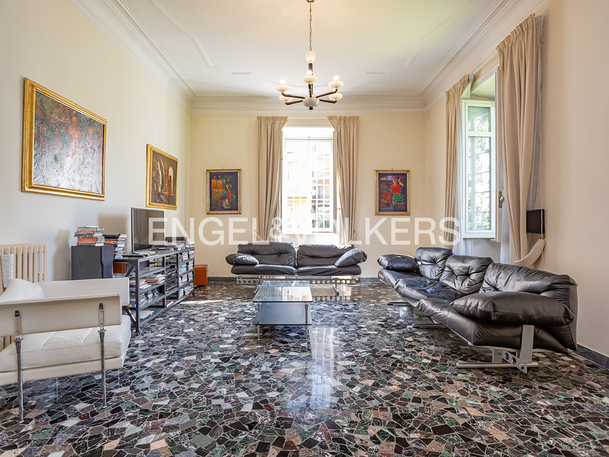 Elegant apartment with a view of Villa Torlonia