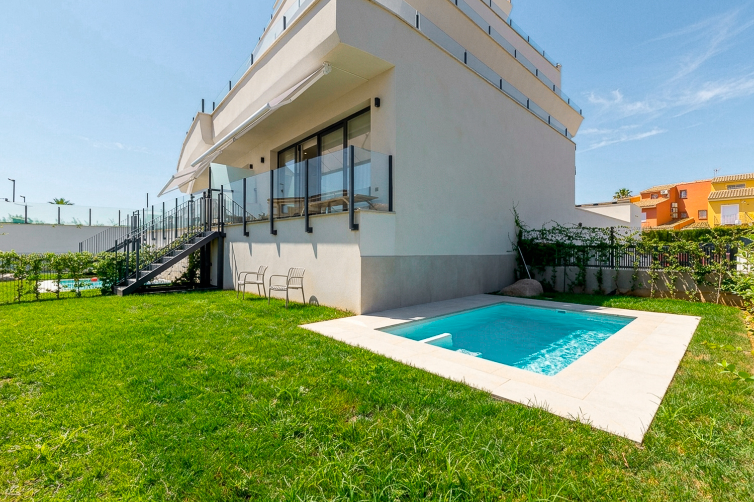 Exclusive ground-floor apartment steps from the Mediterranean in Dénia