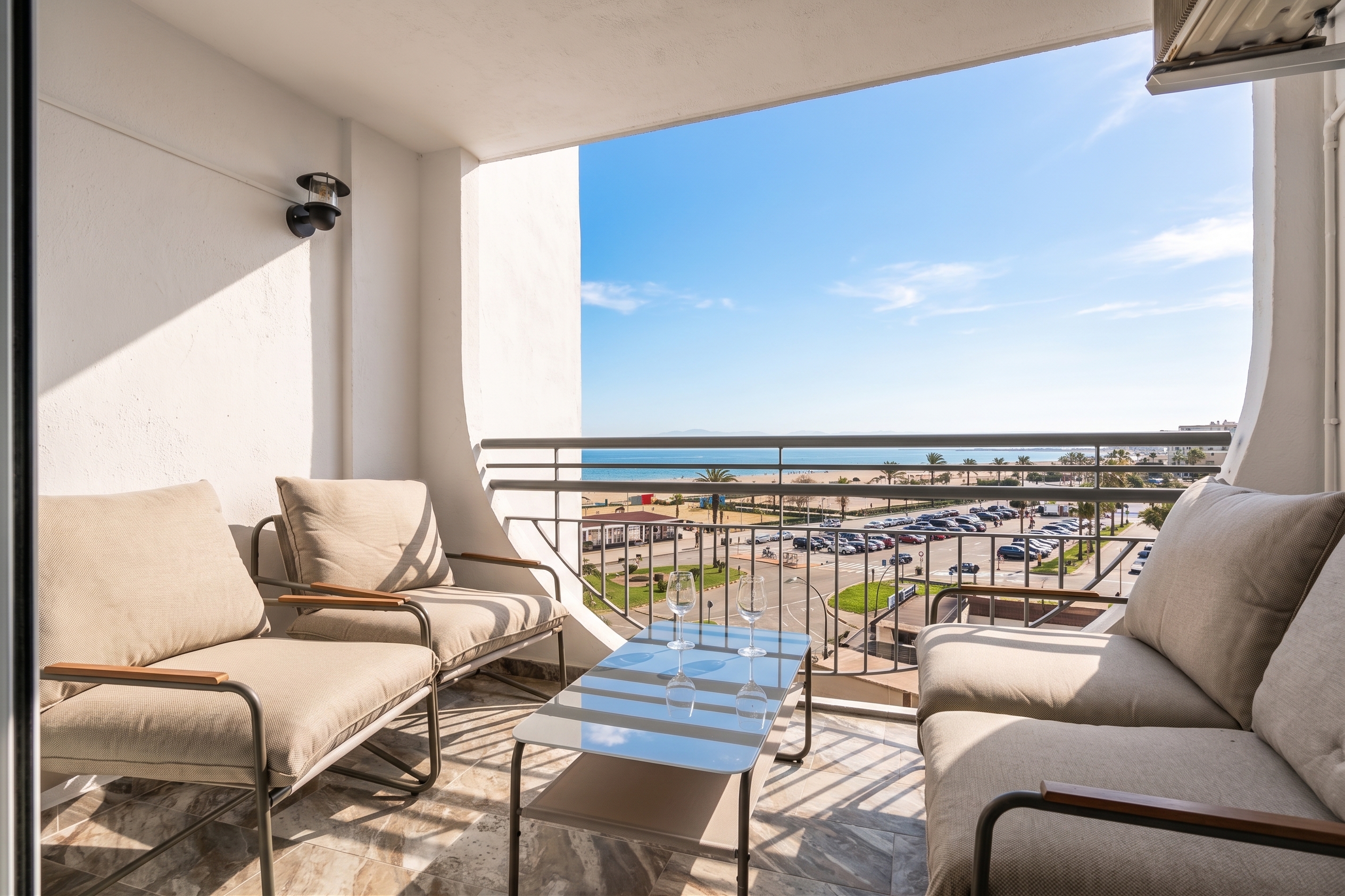 Renovierte Maisonette-Wohnung mit Meer- und Kanalblick