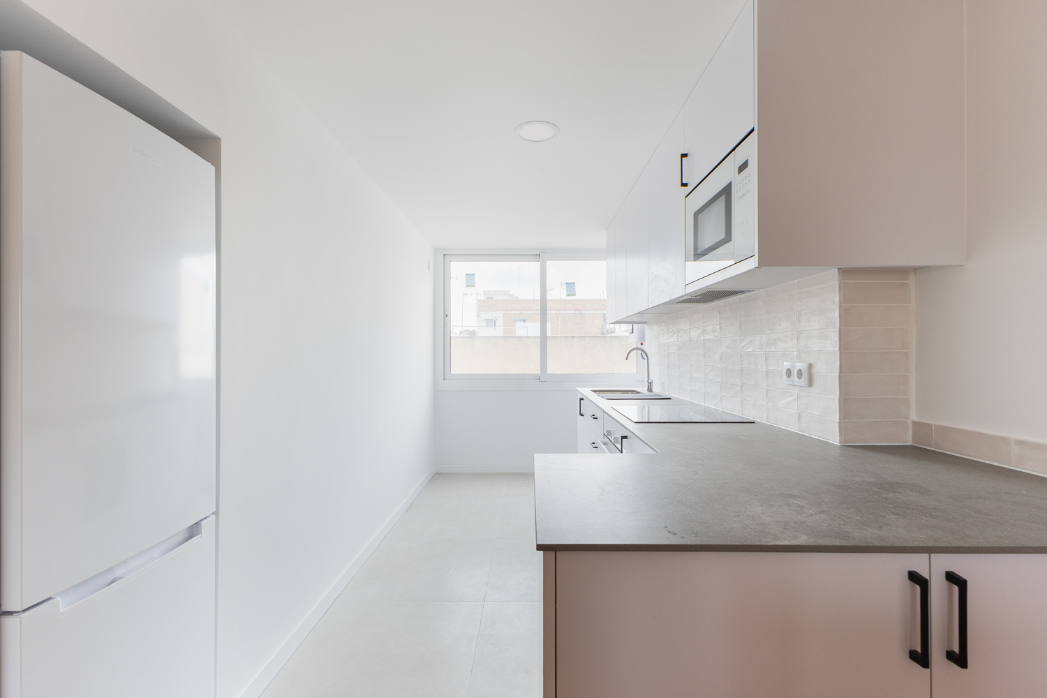 Discover this renovated apartment in Burjassot