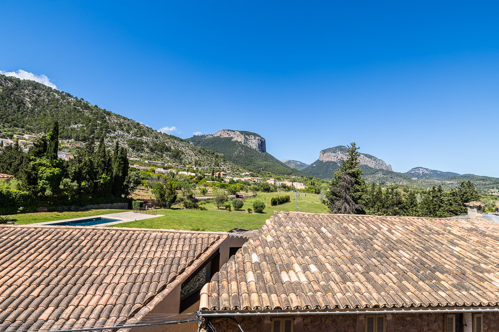 Stylishly renovated townhouse with garden, garage, and pool project in Alaró
